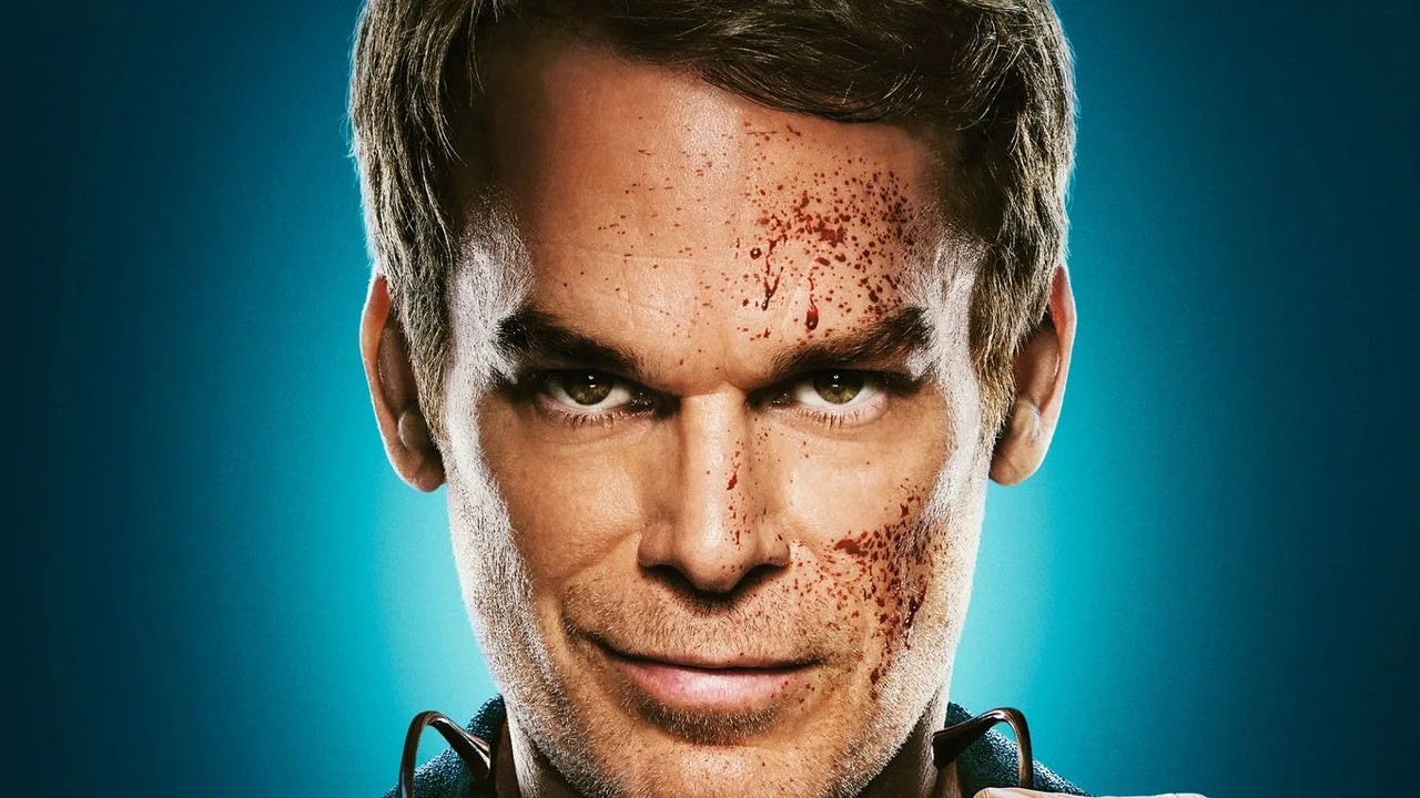 Dexter: Resurrection v drugi sezoni prinaša krizo srednjih let, nova očala in neizprosno konkurenco