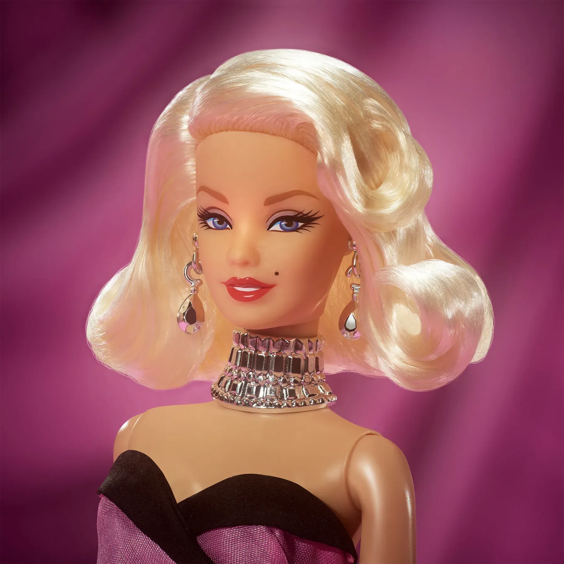 Diamanti so še vedno najboljši prijatelji: Mattel je predstavil novo Barbie kot Marilyn Monroe