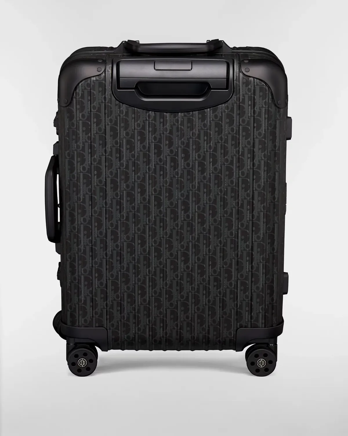 Dior in Rimowa vračata kovček, zaradi katerega bi takoj rezervirali naslednje potovanje – slika 2