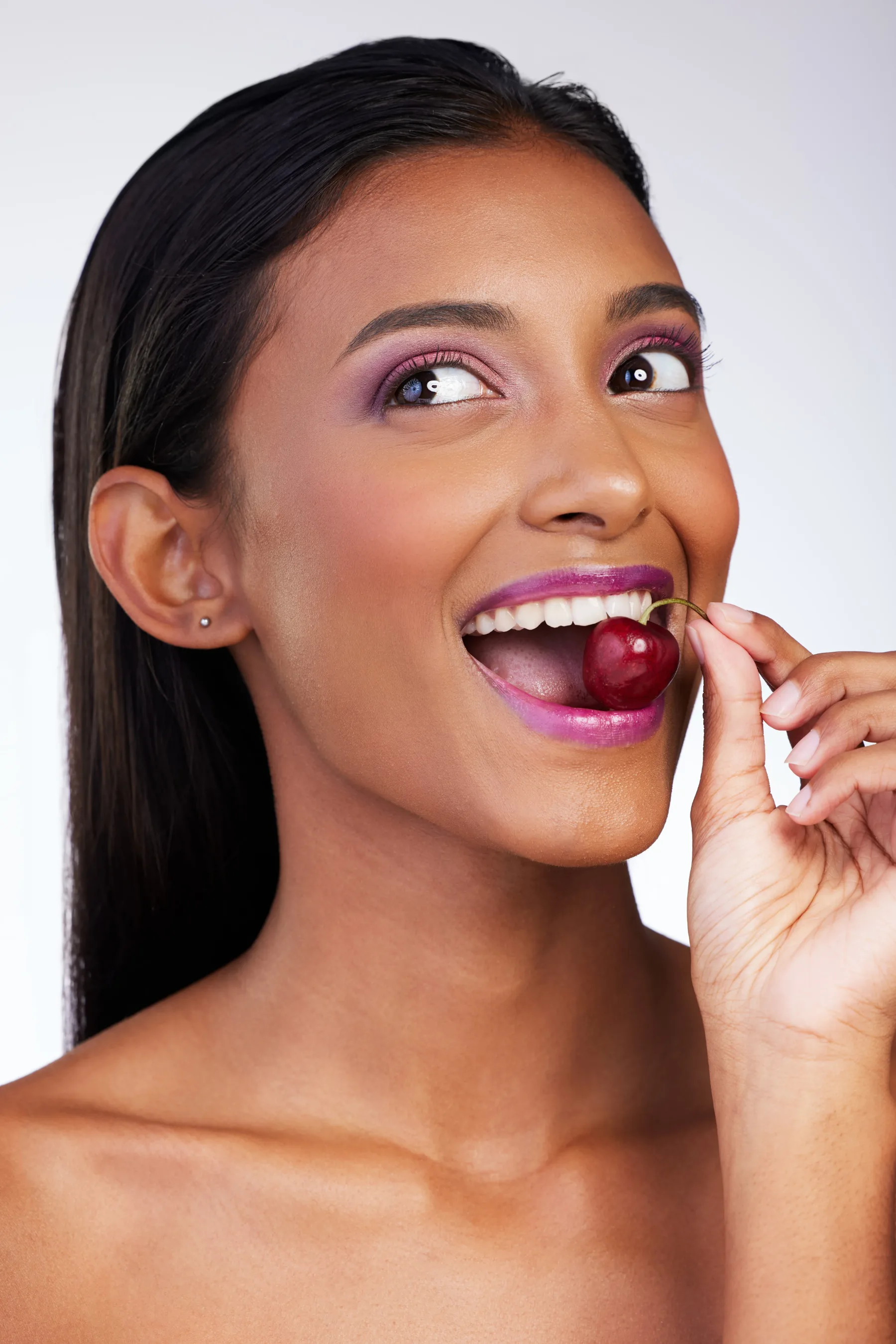 Domači recept z vazelinom za naravno rožnate ustnice, ki jih obarva lepše kot Wonderskin Lip Stain