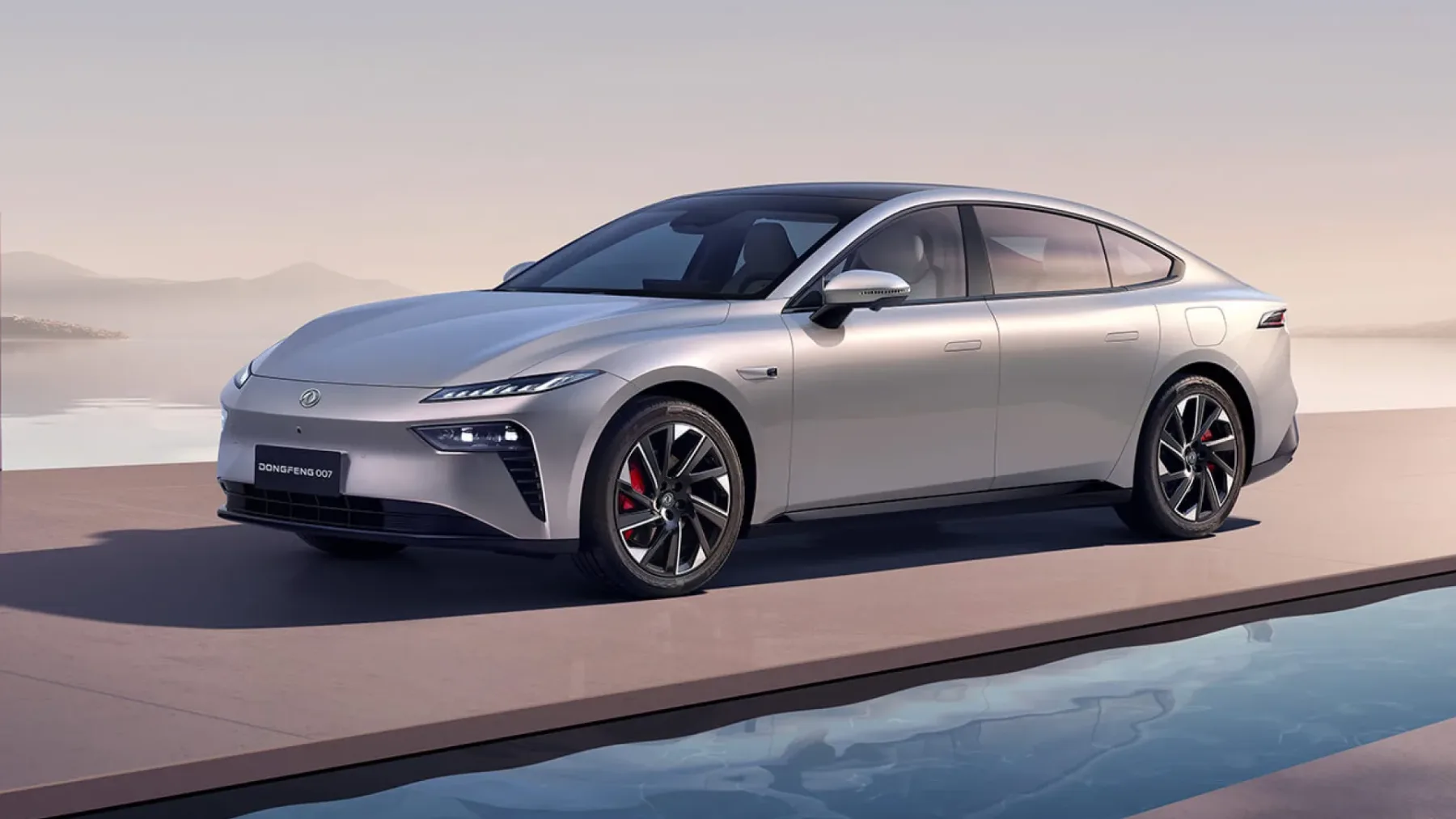 Dongfeng 007: kitajska električna limuzina za ceno VW Golfa