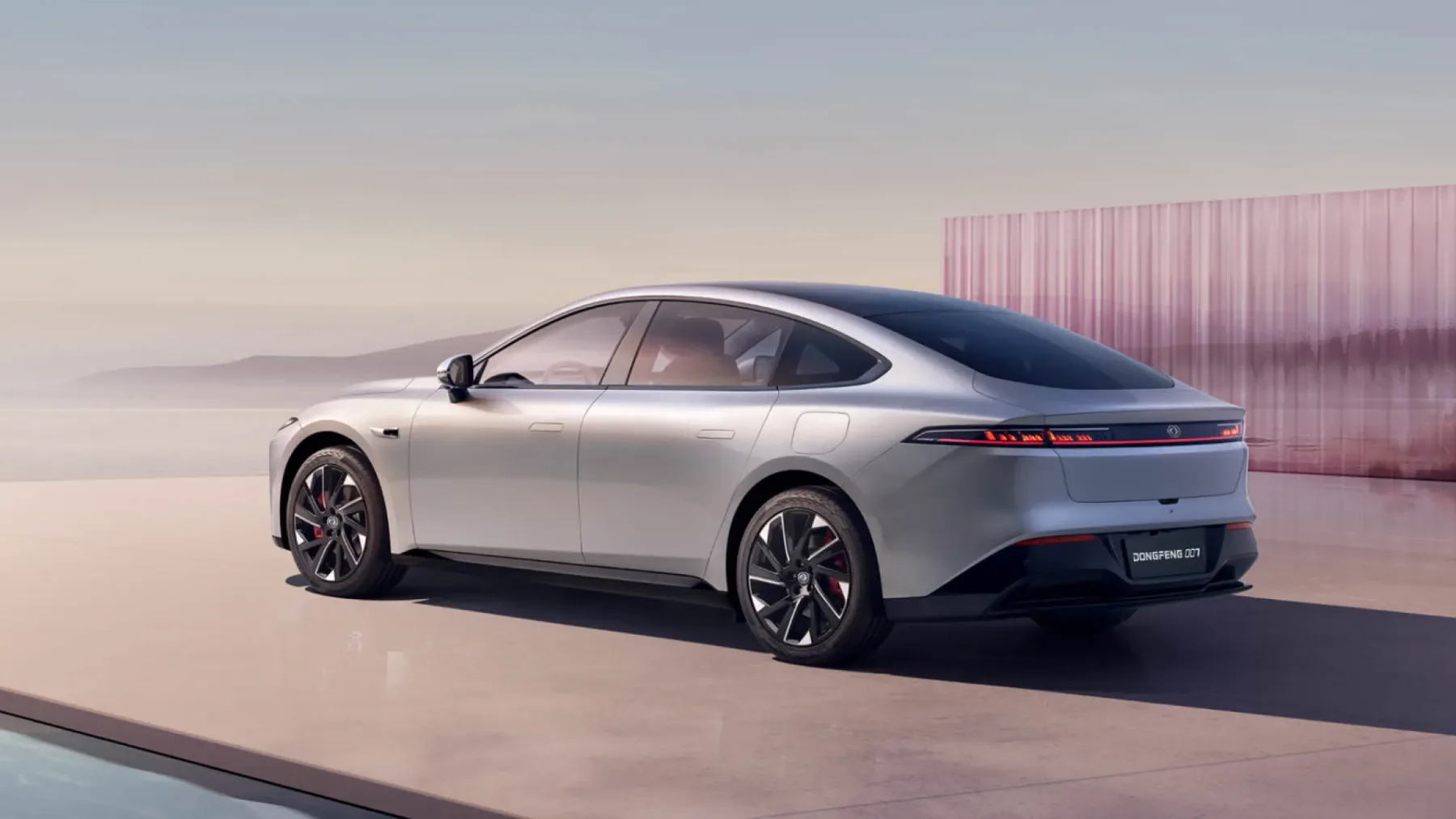 Dongfeng 007: kitajska električna limuzina za ceno VW Golfa