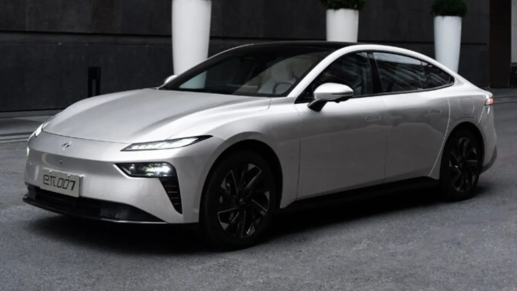 Dongfeng 007: kitajska električna limuzina za ceno VW Golfa