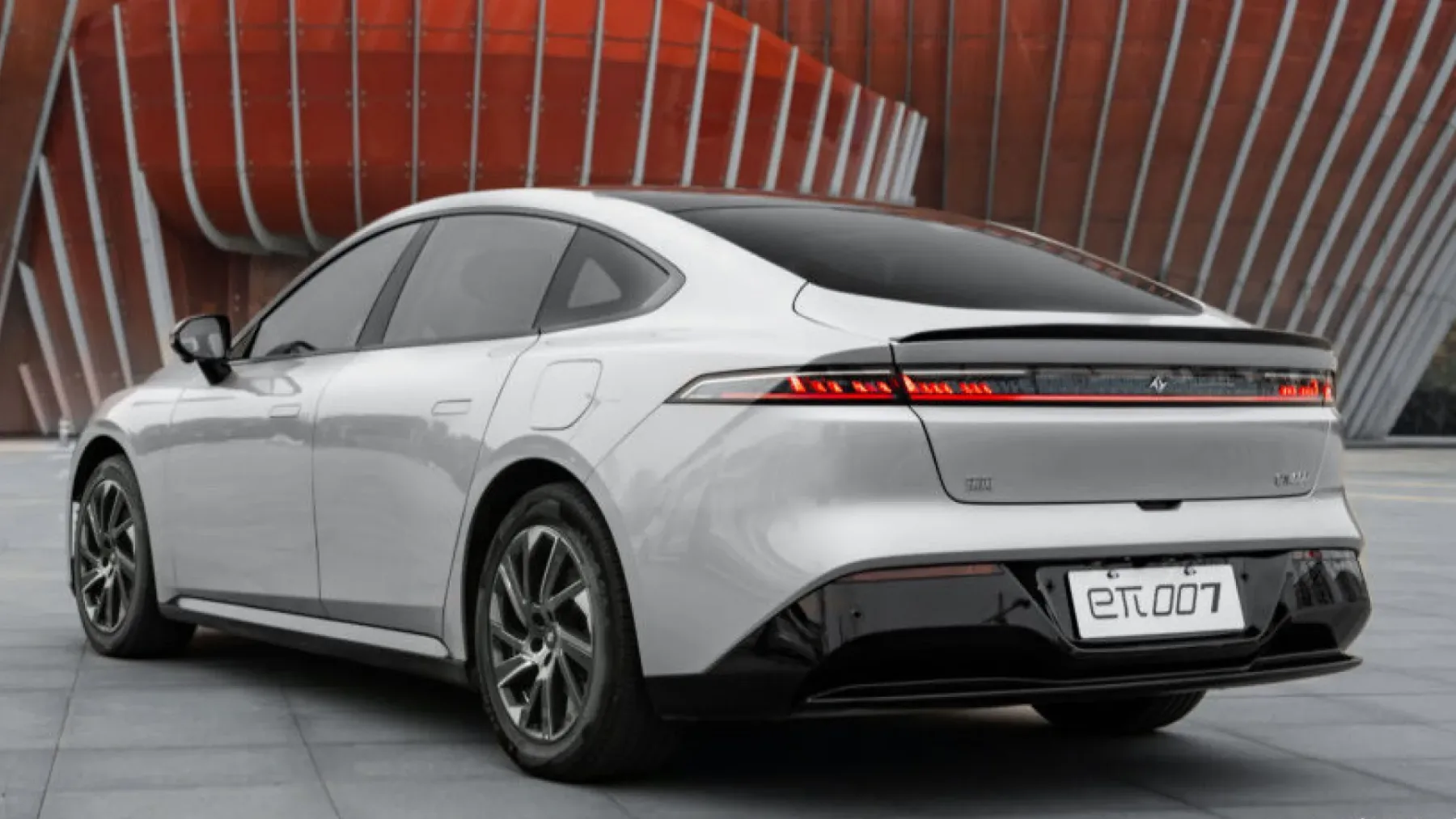 Dongfeng 007: kitajska električna limuzina za ceno VW Golfa