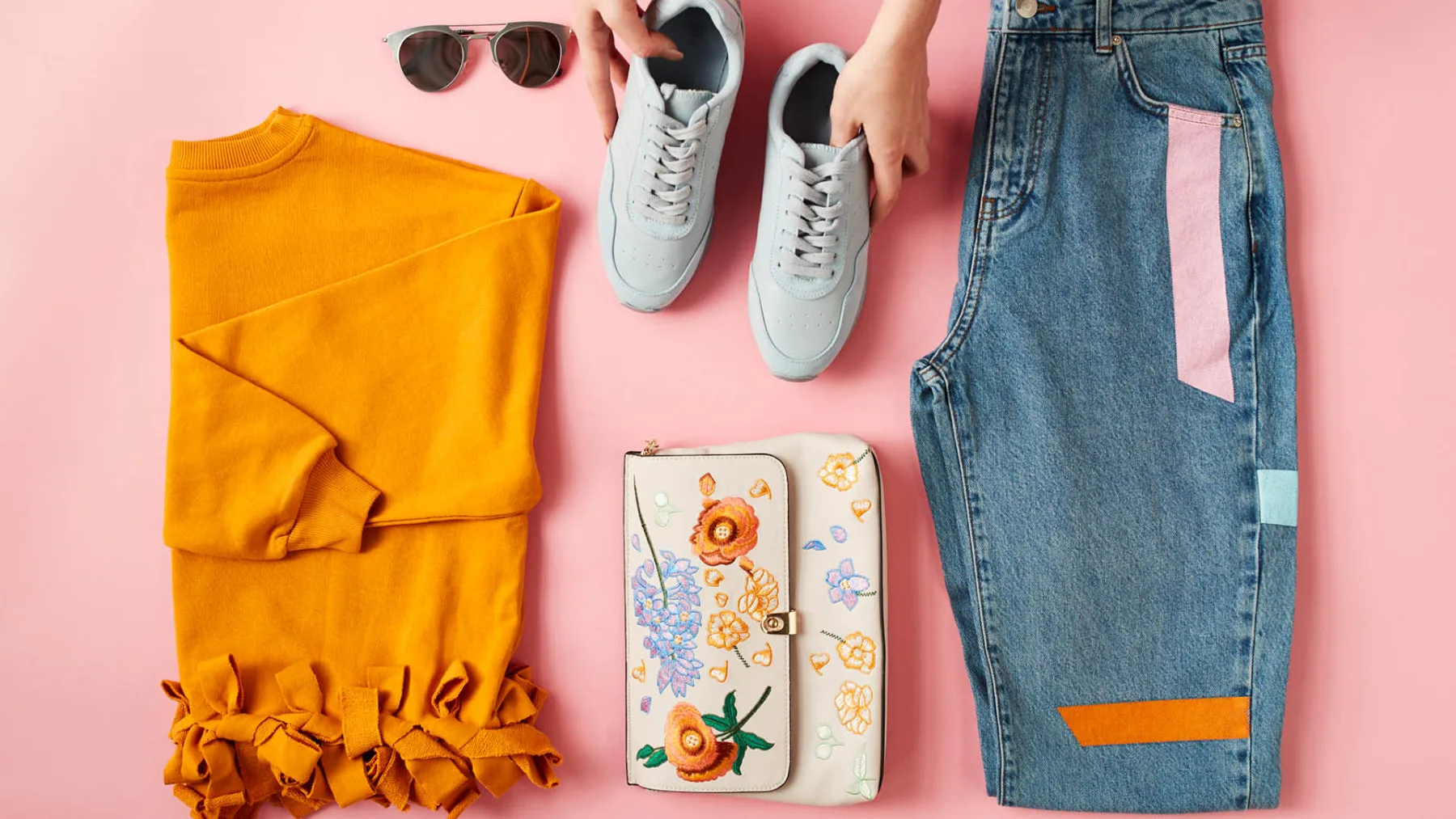 Dopamine dressing: modni trend, ki naj bi izboljšal razpoloženje – in psihologi pojasnjujejo, zakaj