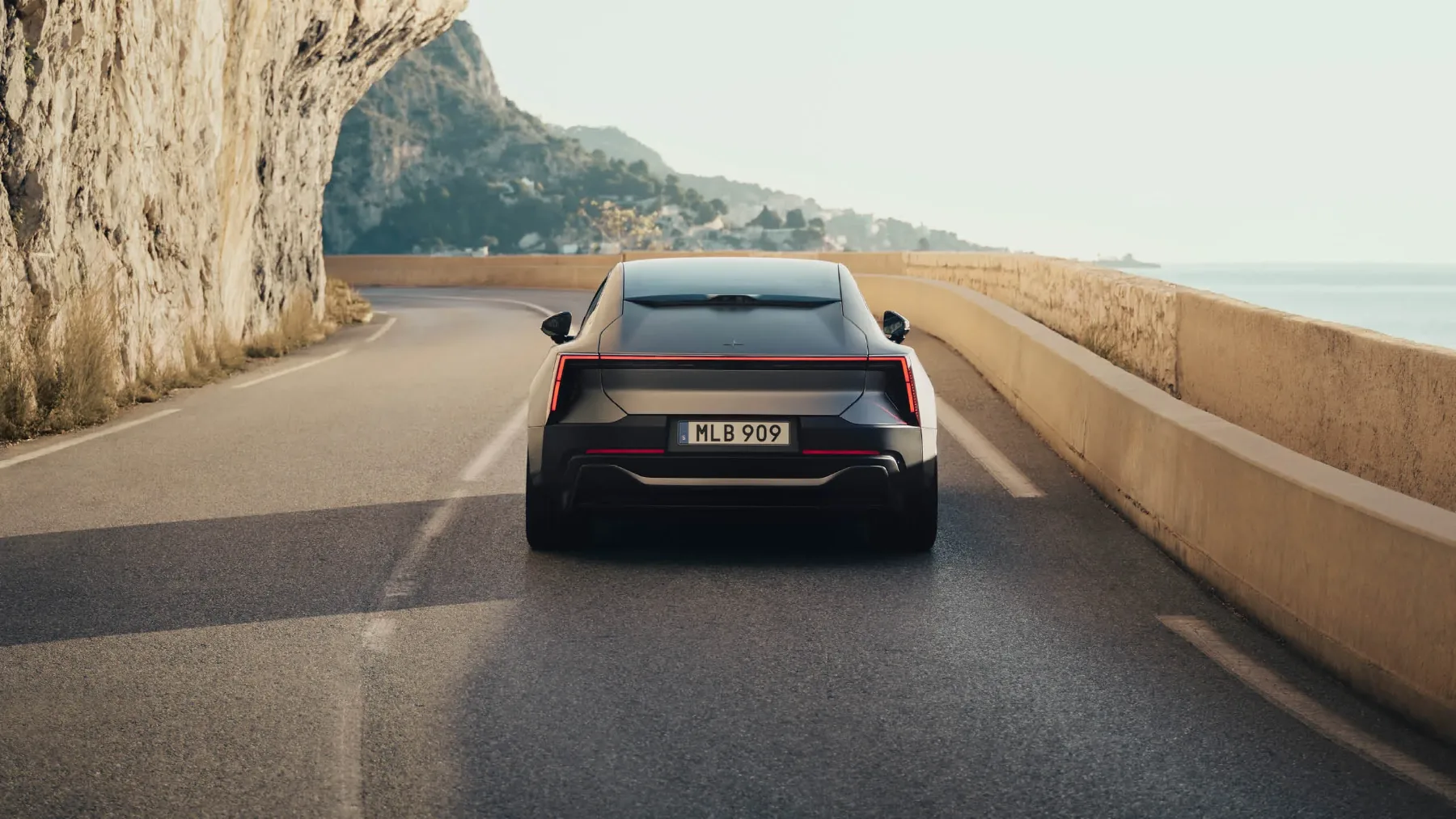 Drugačna lepota – Polestar 5: Švedski električni grand tourer, ki hoče biti Taycanov najhujši tekmec