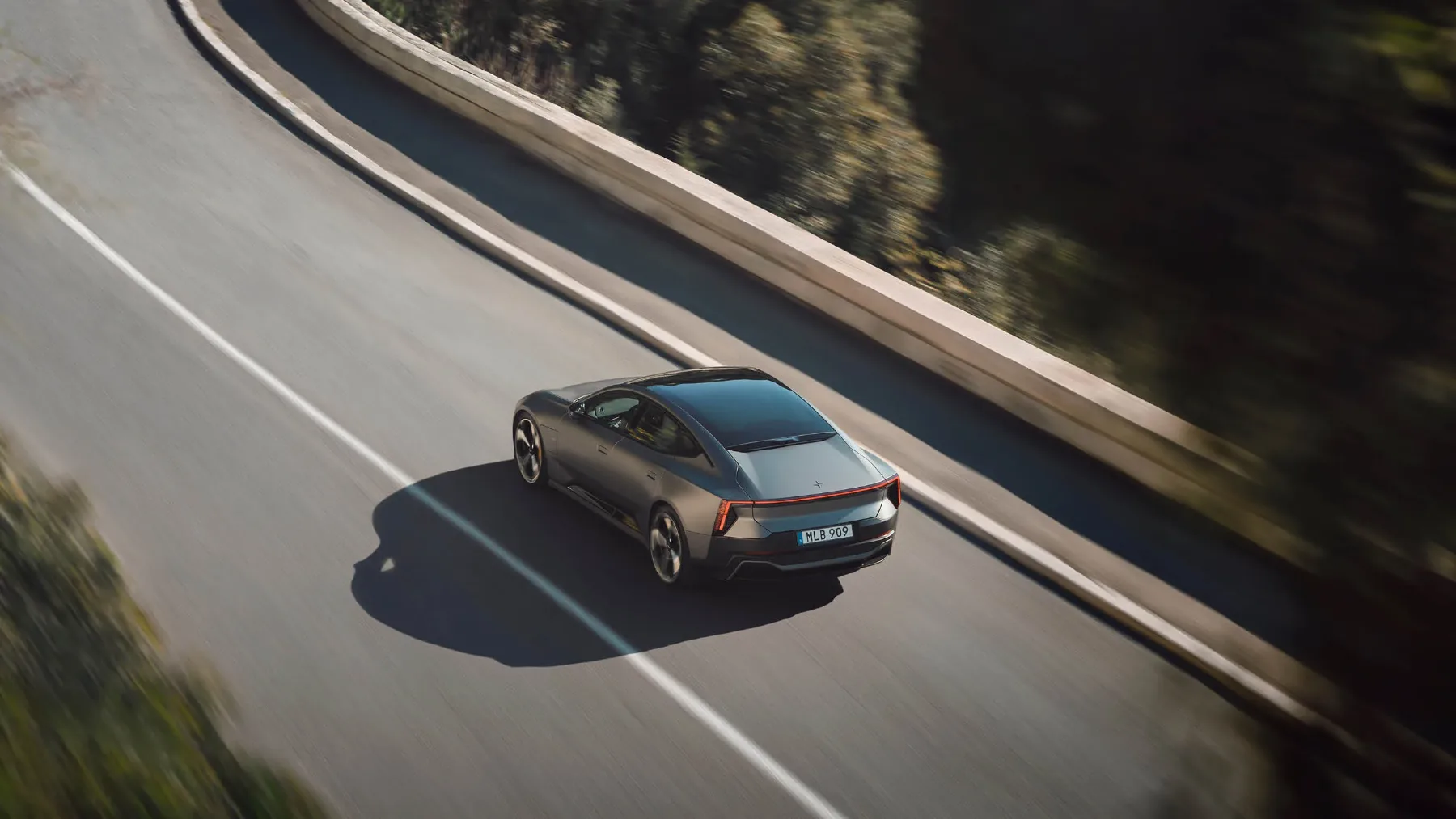 Drugačna lepota – Polestar 5: Švedski električni grand tourer, ki hoče biti Taycanov najhujši tekmec