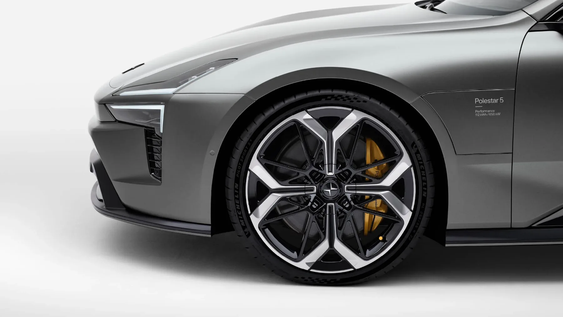 Drugačna lepota – Polestar 5: Švedski električni grand tourer, ki hoče biti Taycanov najhujši tekmec