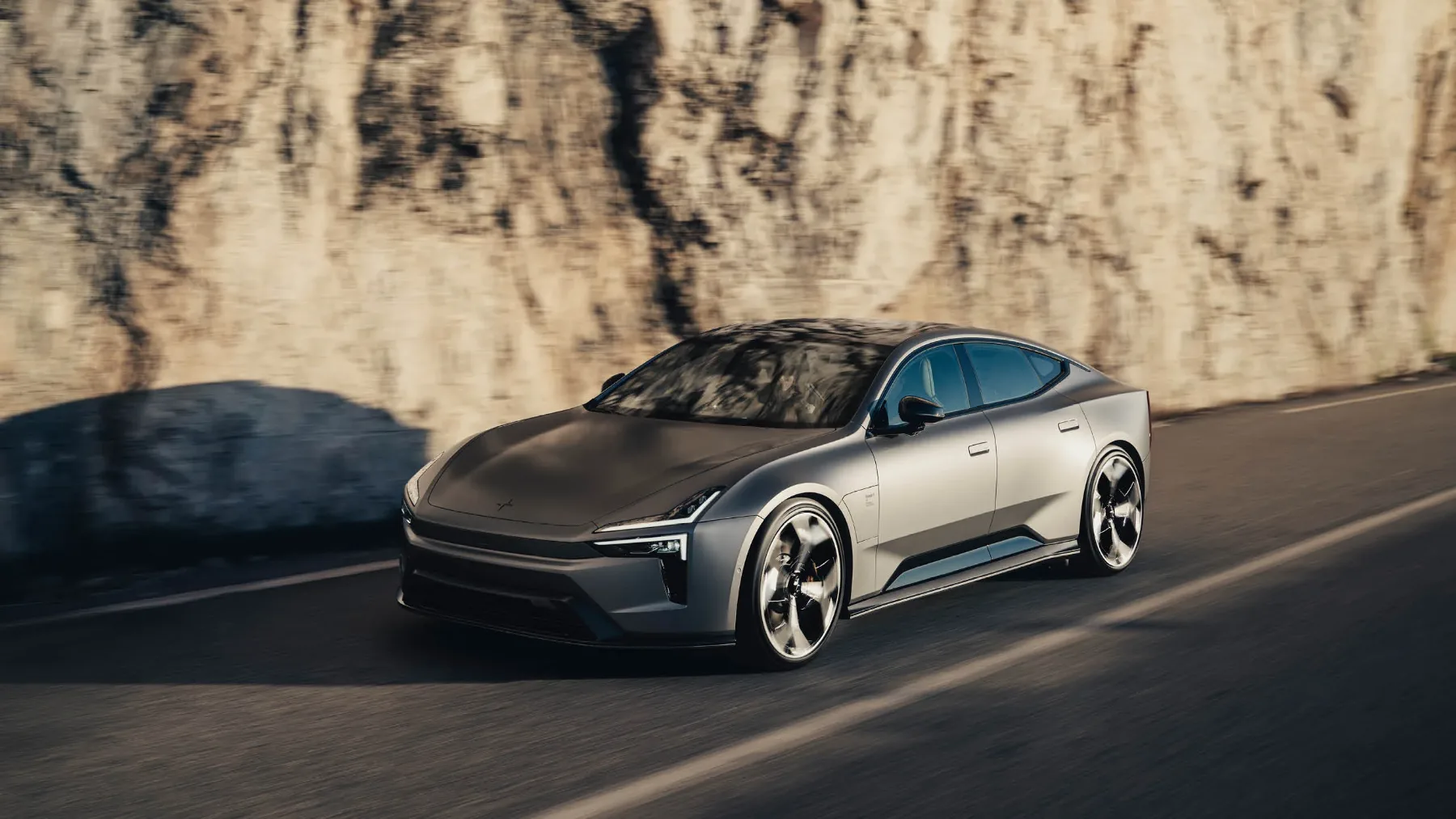 Drugačna lepota – Polestar 5: Švedski električni grand tourer, ki hoče biti Taycanov najhujši tekmec