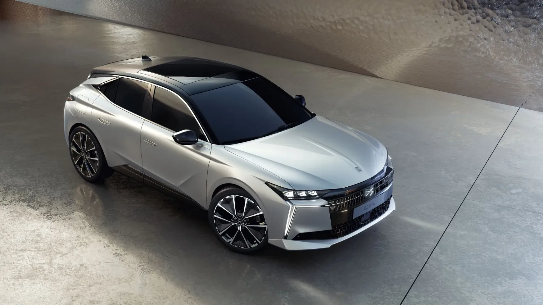 DS N°4 (2025): Električni pariški upornik, ki razkrije novo dobo prestiža