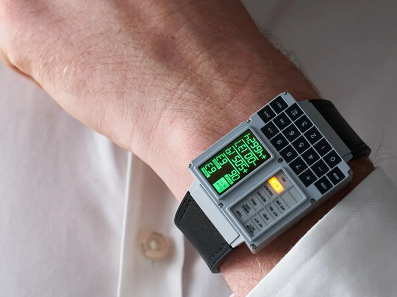 DSKY Moonwatch: Retro-futuristična ura za sodobne astronavte