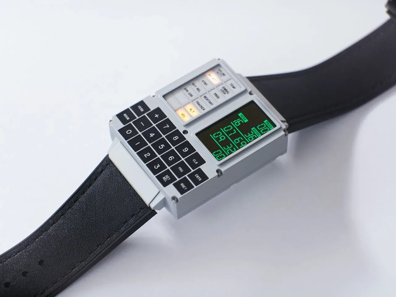 DSKY Moonwatch: Retro-futuristična ura za sodobne astronavte