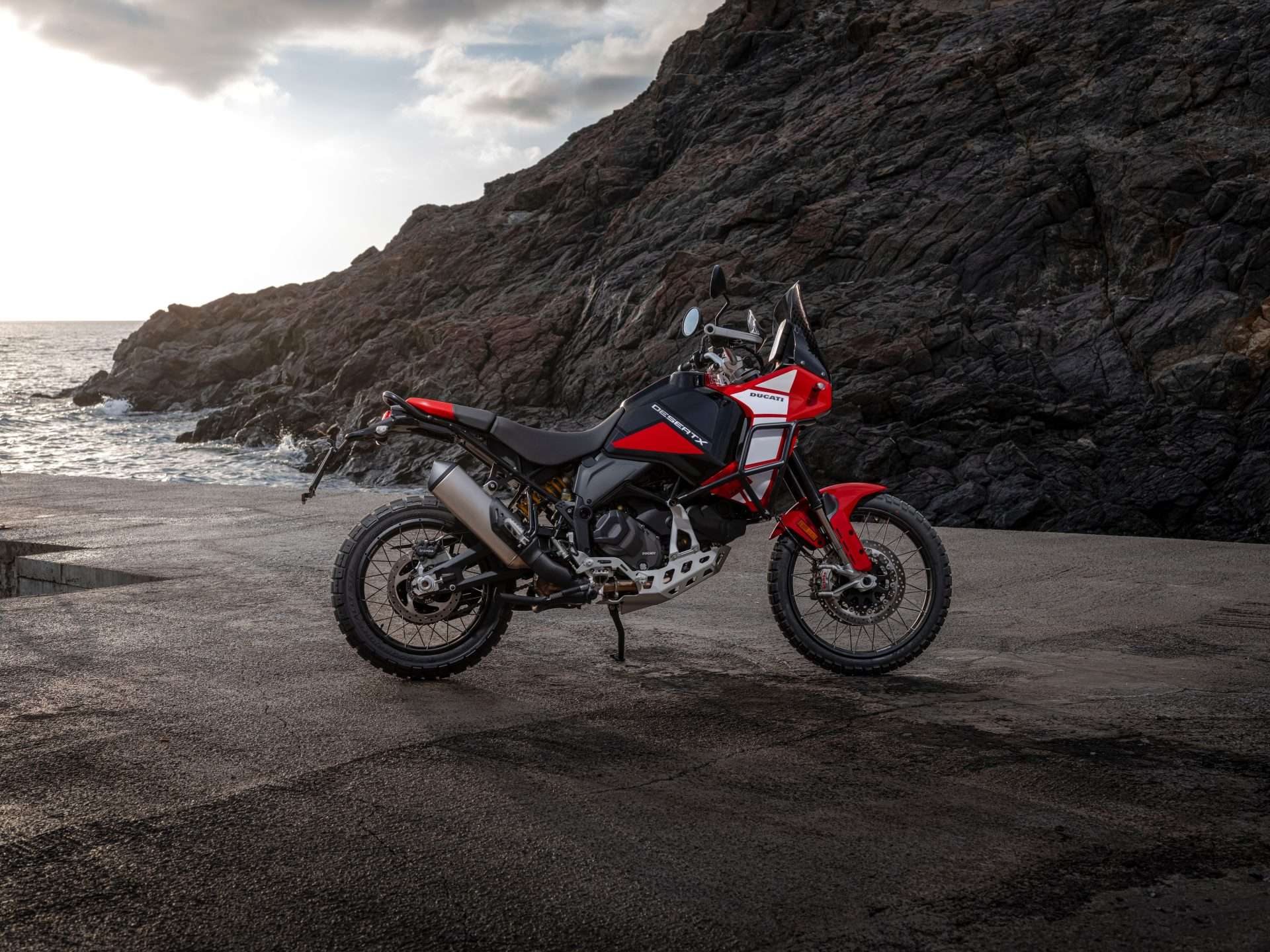Ducati DesertX Discover 2025: pustolovska mojstrovina za avanturiste