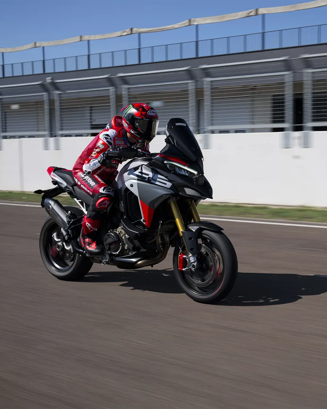 Ducati Diavel V4 RS in Multistrada V4 RS 2026: Ko asfalt postane tvoj oder