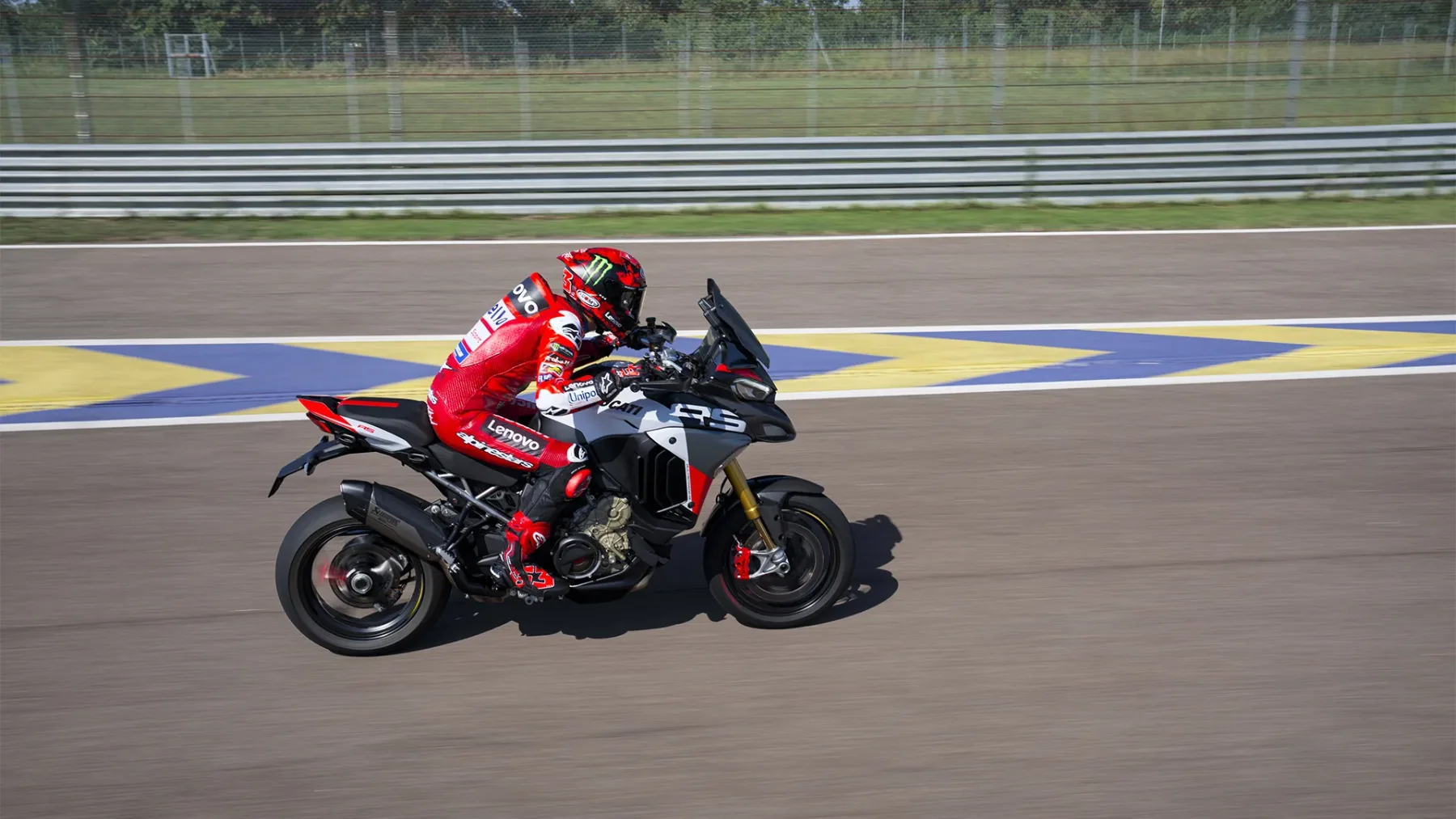 Ducati Diavel V4 RS in Multistrada V4 RS 2026: Ko asfalt postane tvoj oder