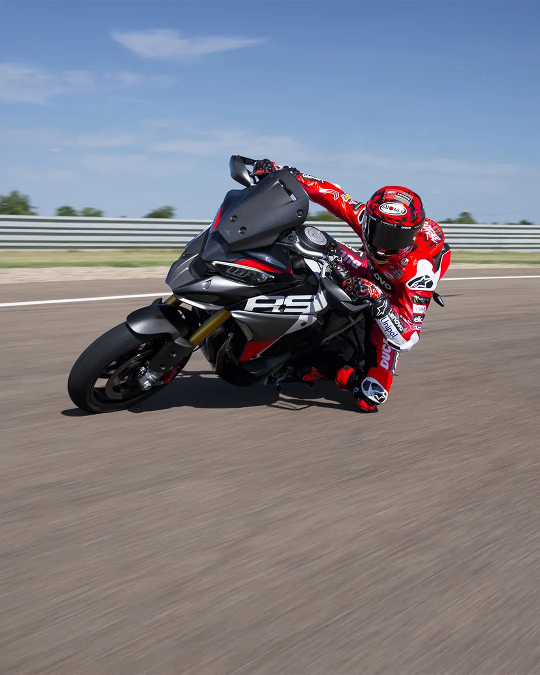 Ducati Diavel V4 RS in Multistrada V4 RS 2026: Ko asfalt postane tvoj oder