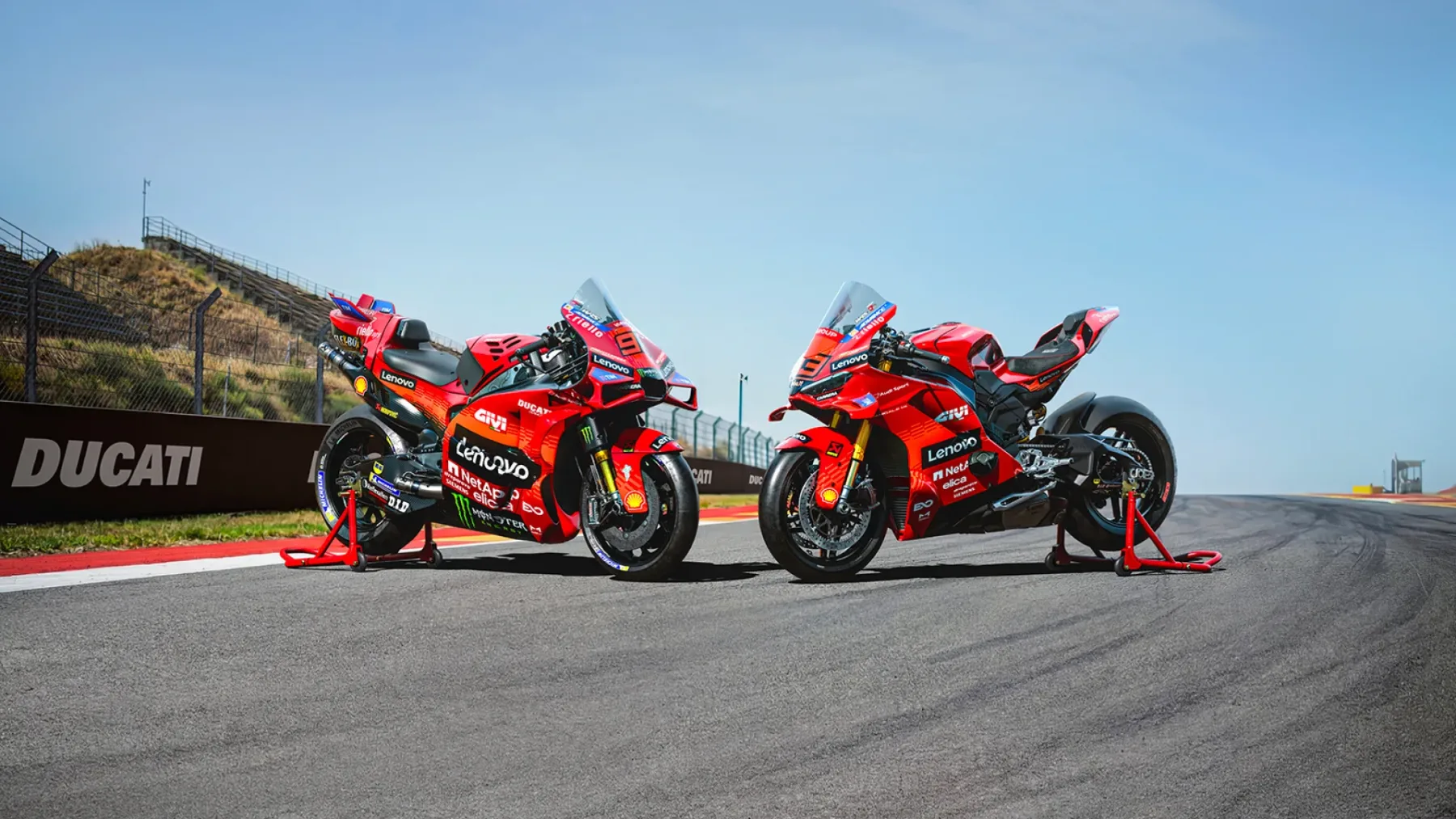 Ducati Panigale V4 Márquez 2025 Replica: Ko Marc Márquez in rdeča zverina postaneta eno – za ceno garsonjere