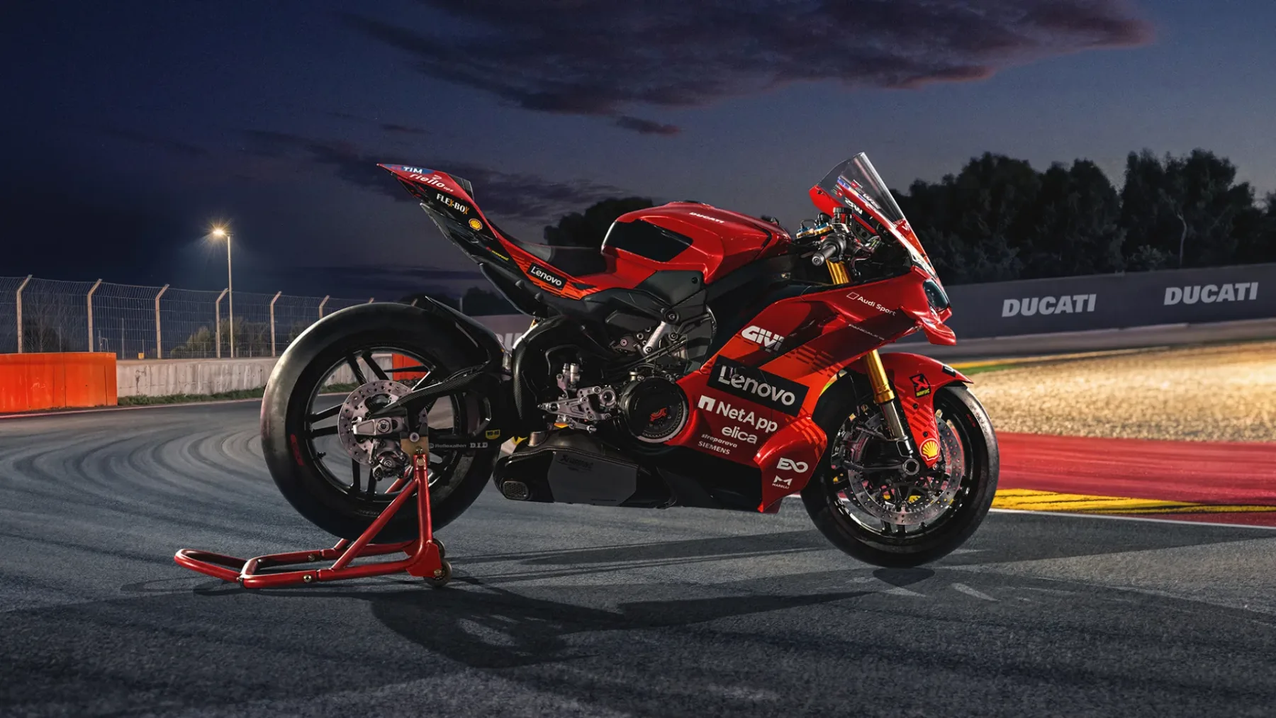 Ducati Panigale V4 Márquez 2025 Replica: Ko Marc Márquez in rdeča zverina postaneta eno – za ceno garsonjere