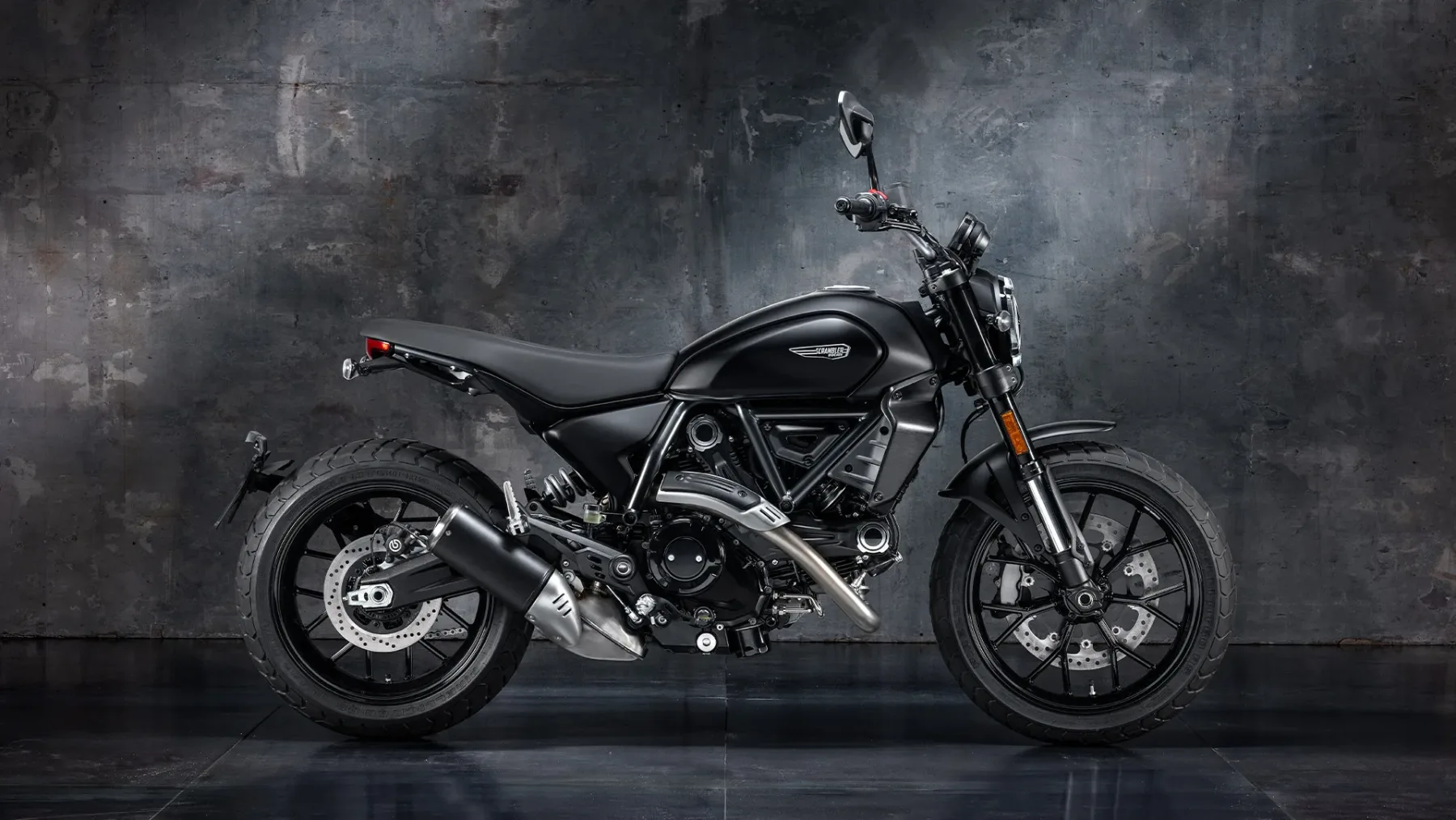 Ducati Scrambler Icon Dark: črna eleganca in večna klasika
