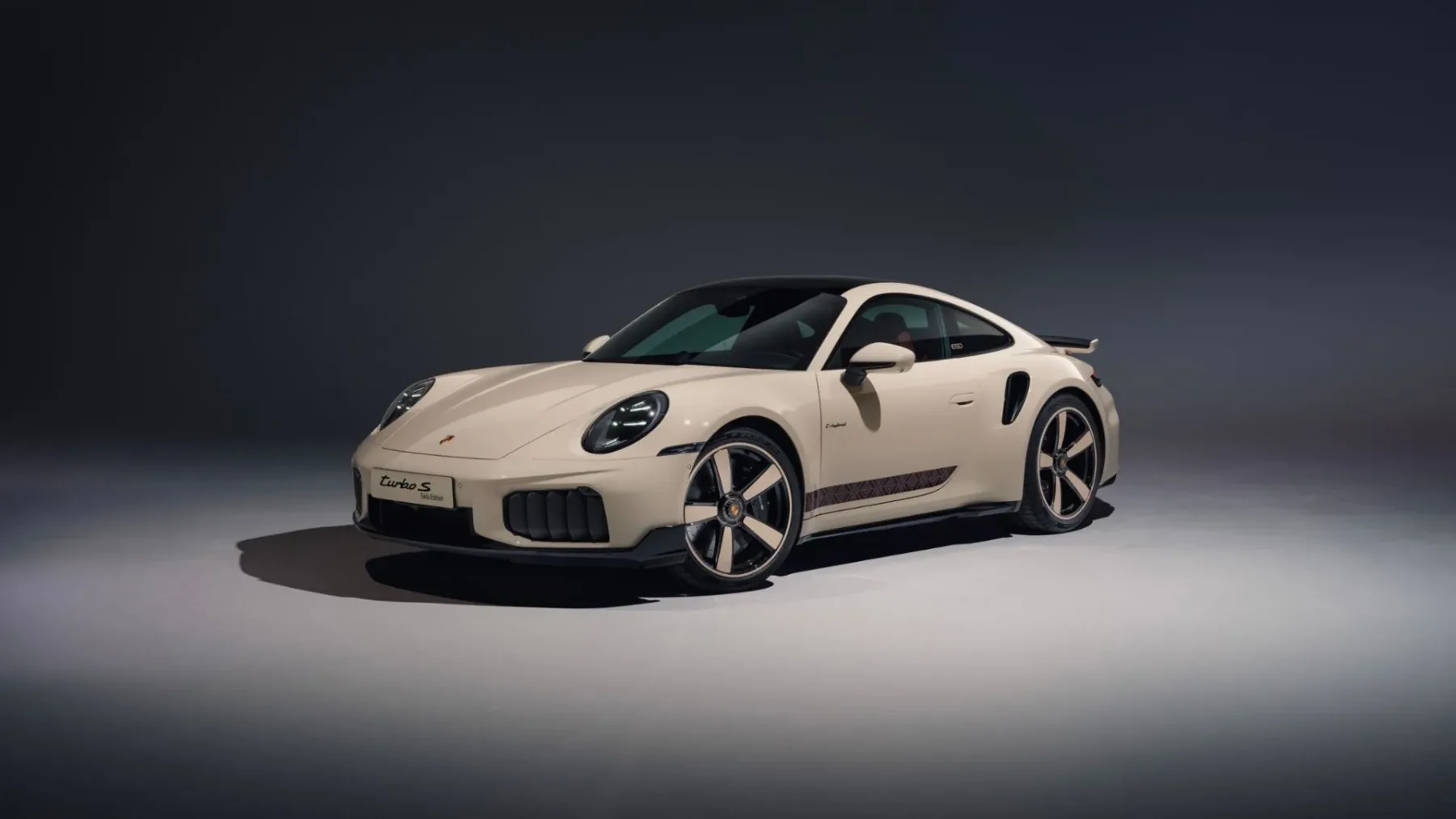 Ekskluzivni Porsche 911 Turbo S Sadu Edition: Ko 701 konjev obleče beduinski šotor