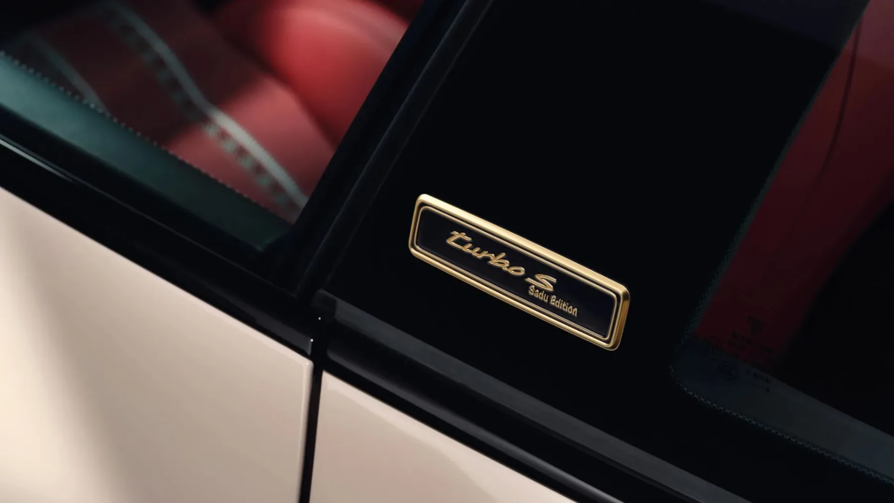 Ekskluzivni Porsche 911 Turbo S Sadu Edition: Ko 701 konjev obleče beduinski šotor