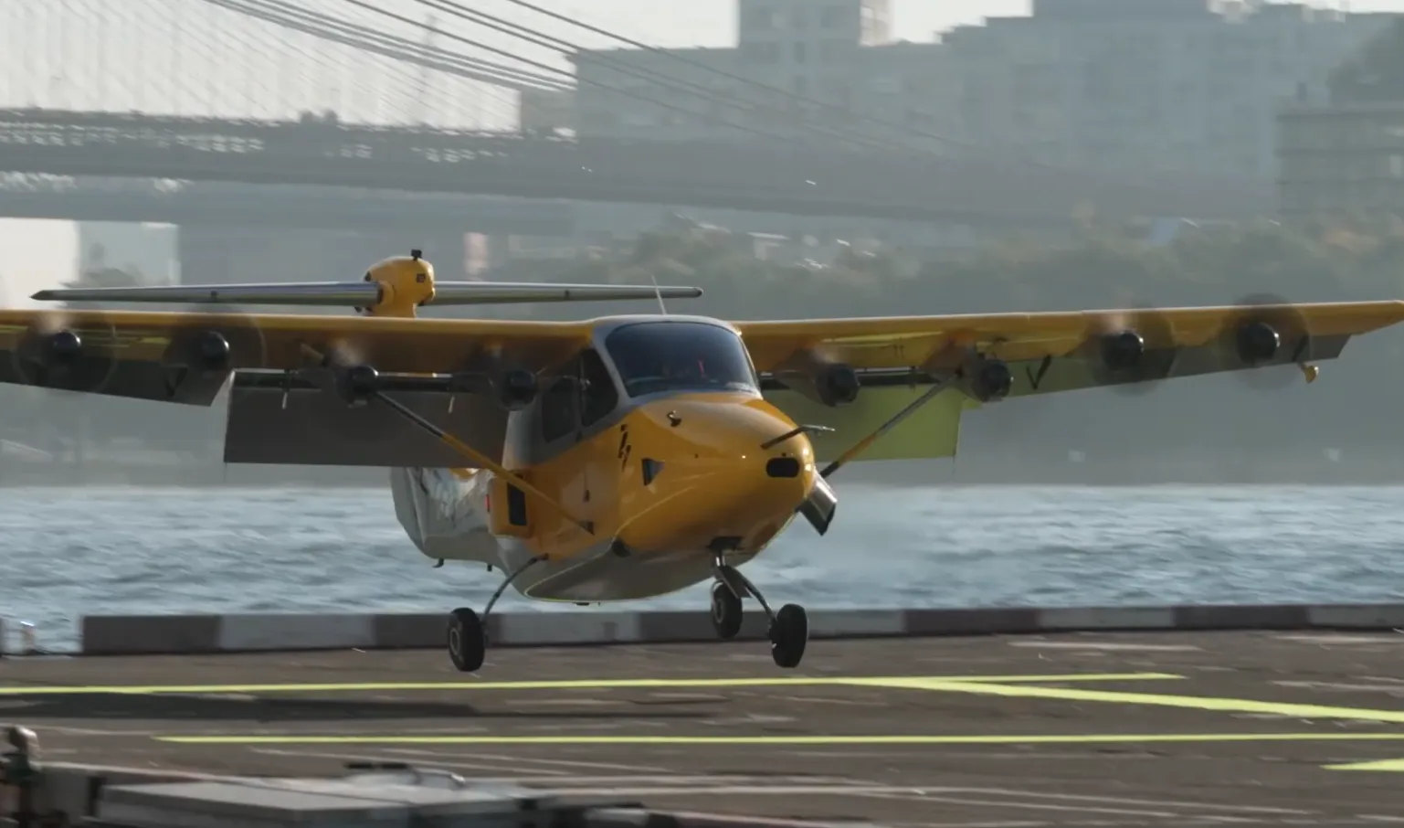 Electra EL2: Hibridno letalo, ki je pristalo na heliportu sredi Manhattna in osmešilo leteče taksije