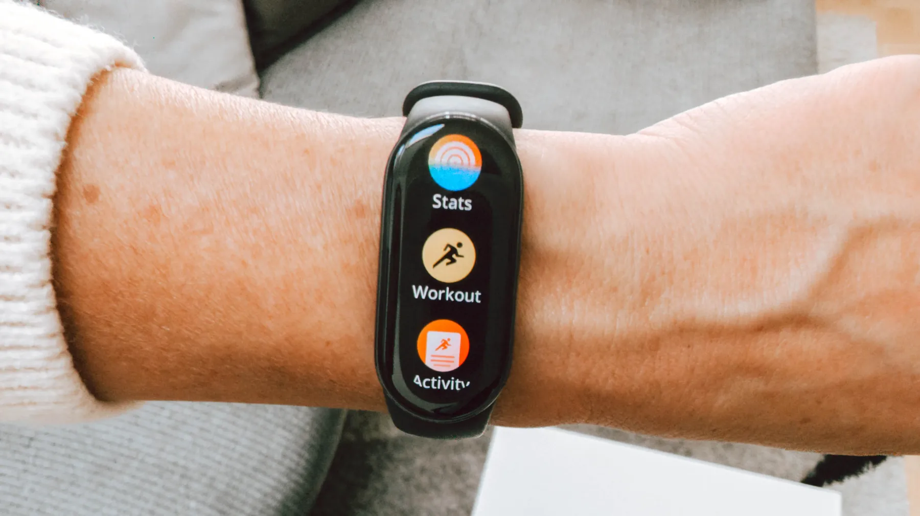 Eleganca tehnologije, ki se zlije s tvojim življenjem: Xiaomi Smart Band 9 in Redmi Buds 6 Active