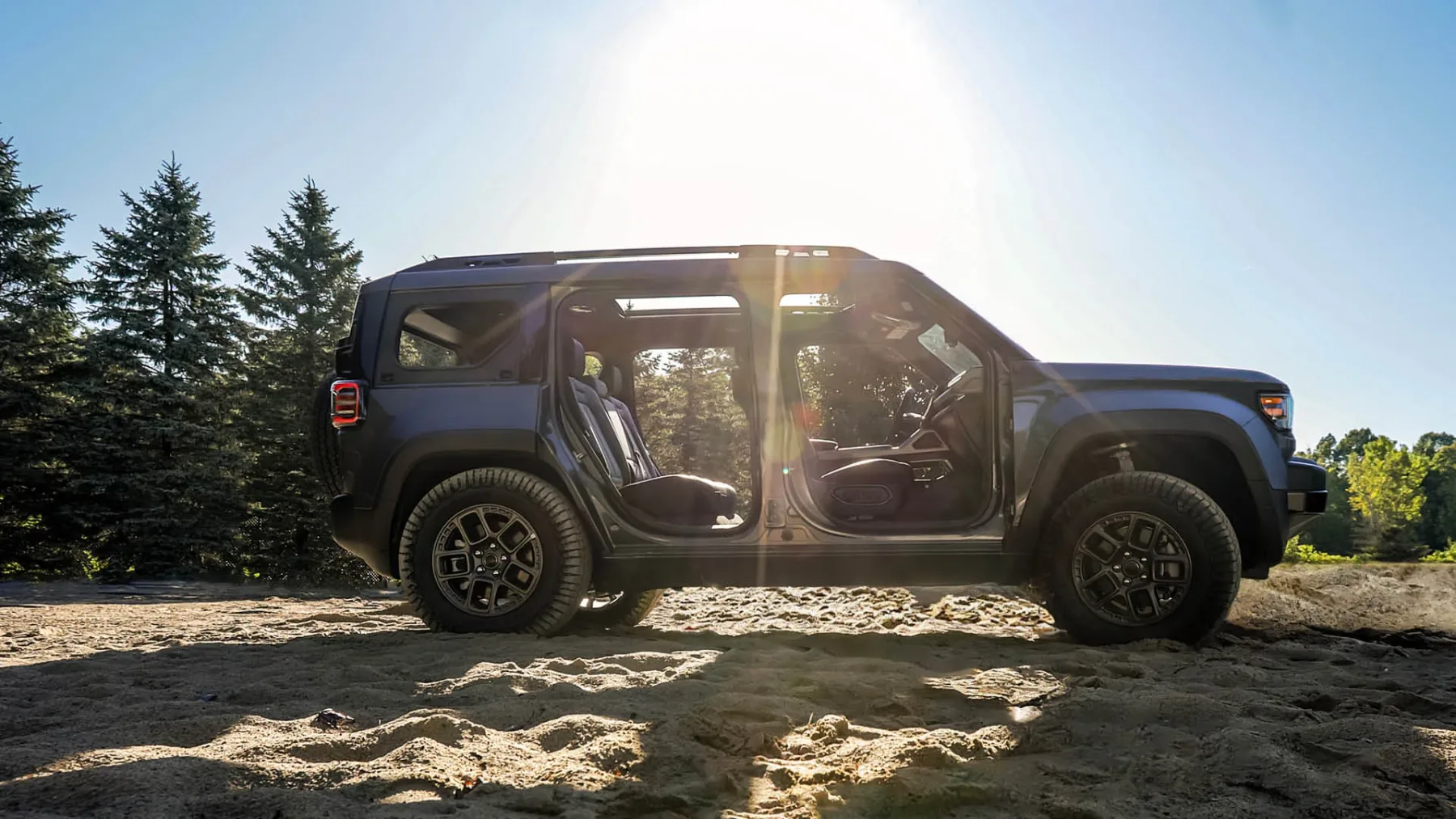 Električni Jeep Recon 2026: Električni terenec, ki zgrmi do stotice hitreje kot tvoja kavna mašina