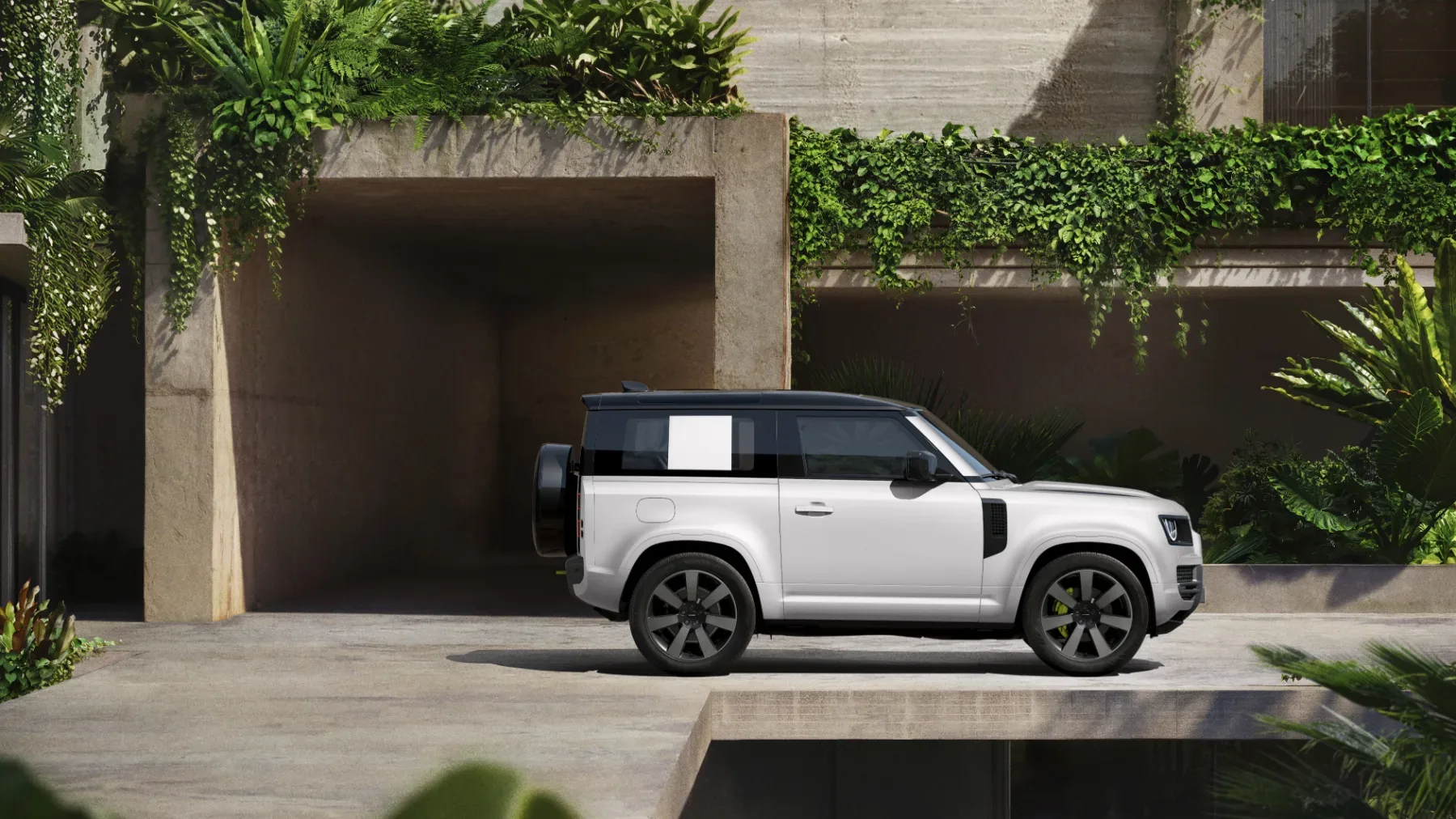Električni Land Rover Defender zamuja v leto 2030: Zakaj je to v resnici odlična novica za ljubitelje bencina in blata