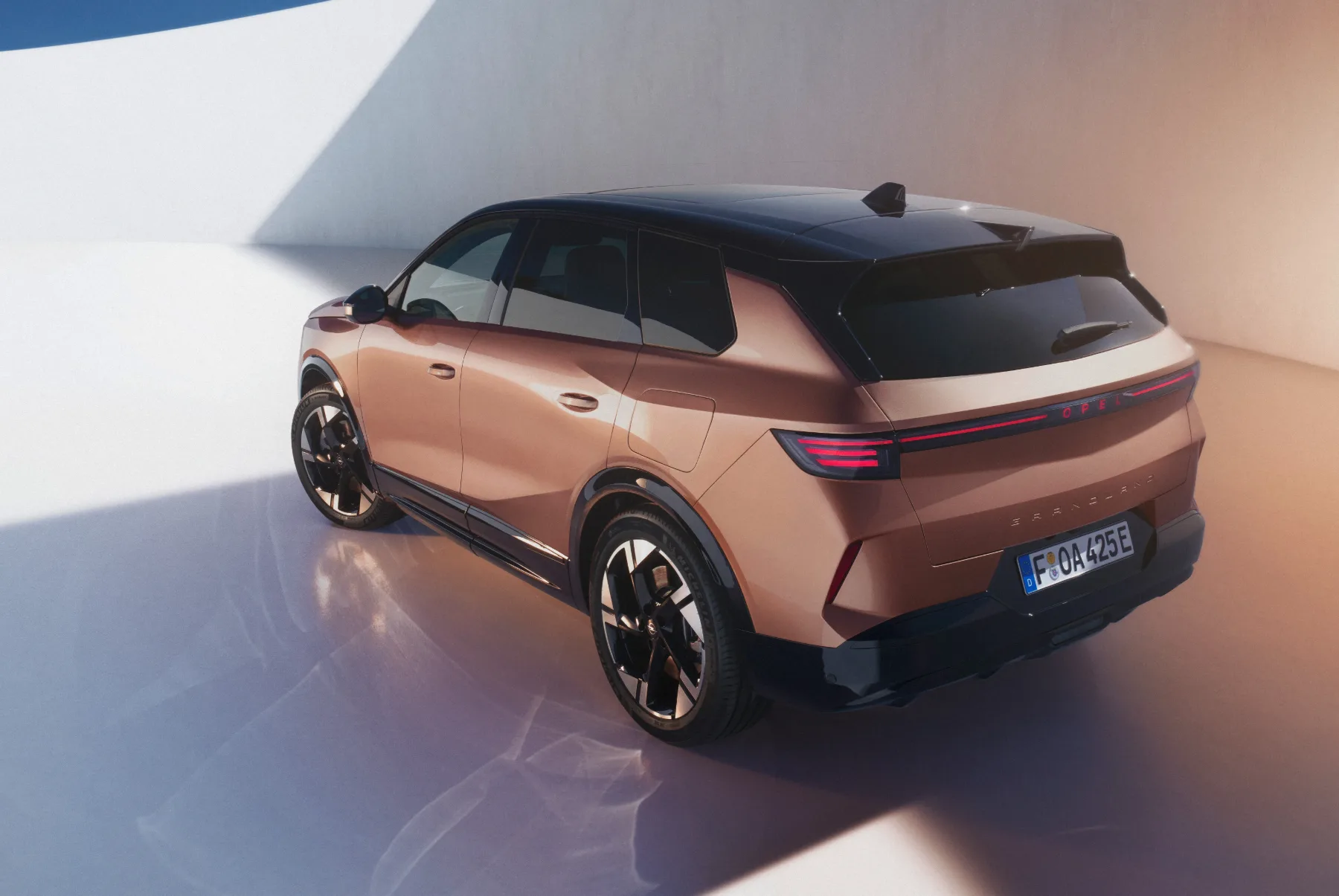 Električni Opel Grandland 2024: Popolnoma novi družinski SUV, ki premika meje