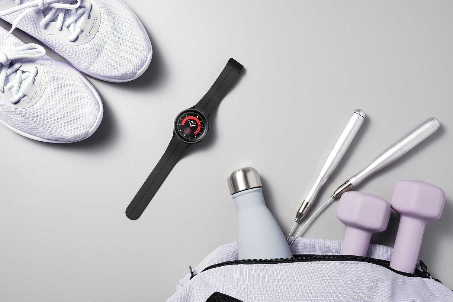 Epska ponudba – ob nakupu izbranih pametnih telefonov vam Samsung podarja uro Galaxy Watch5