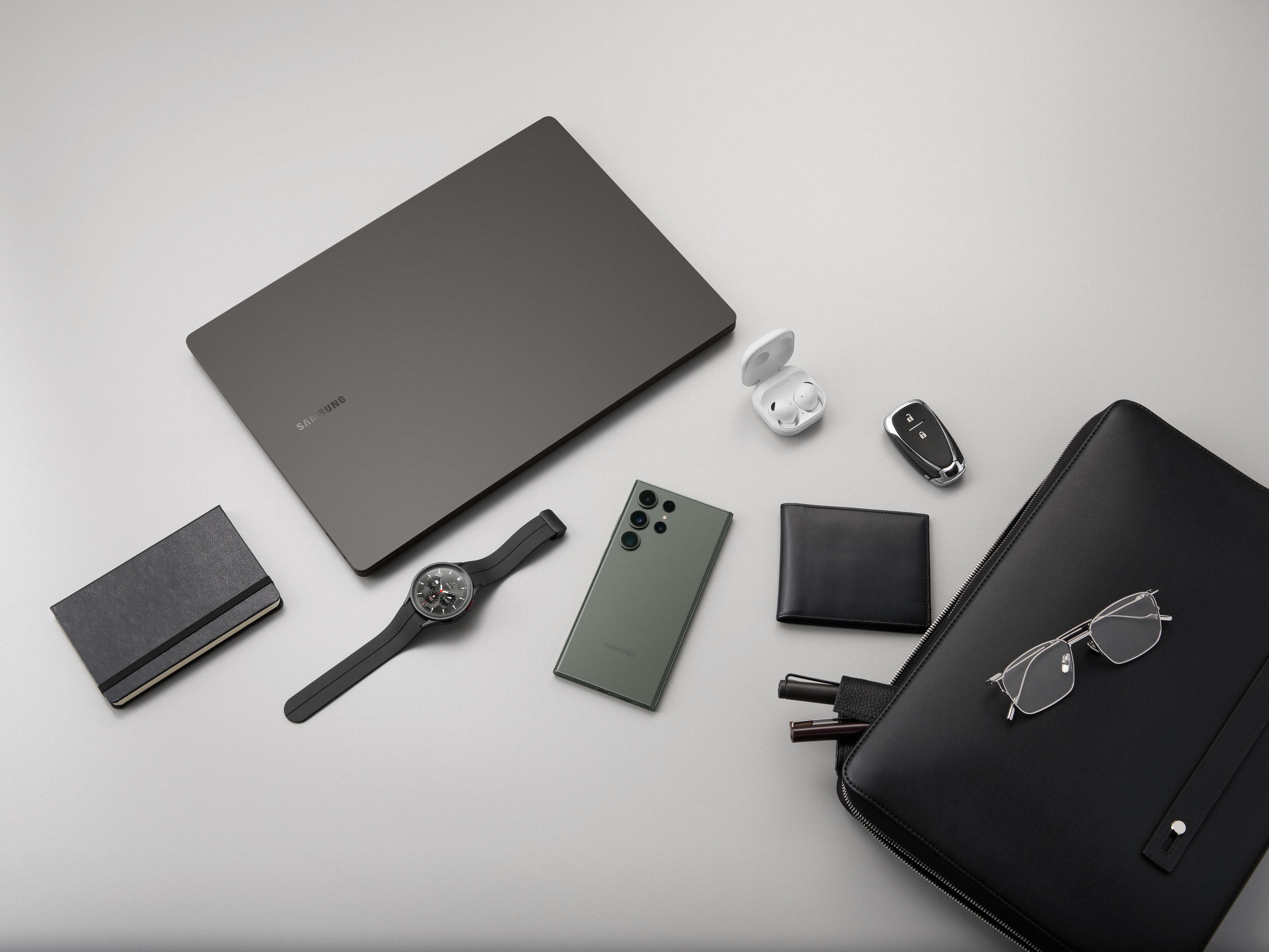 Epska ponudba – ob nakupu izbranih pametnih telefonov vam Samsung podarja uro Galaxy Watch5