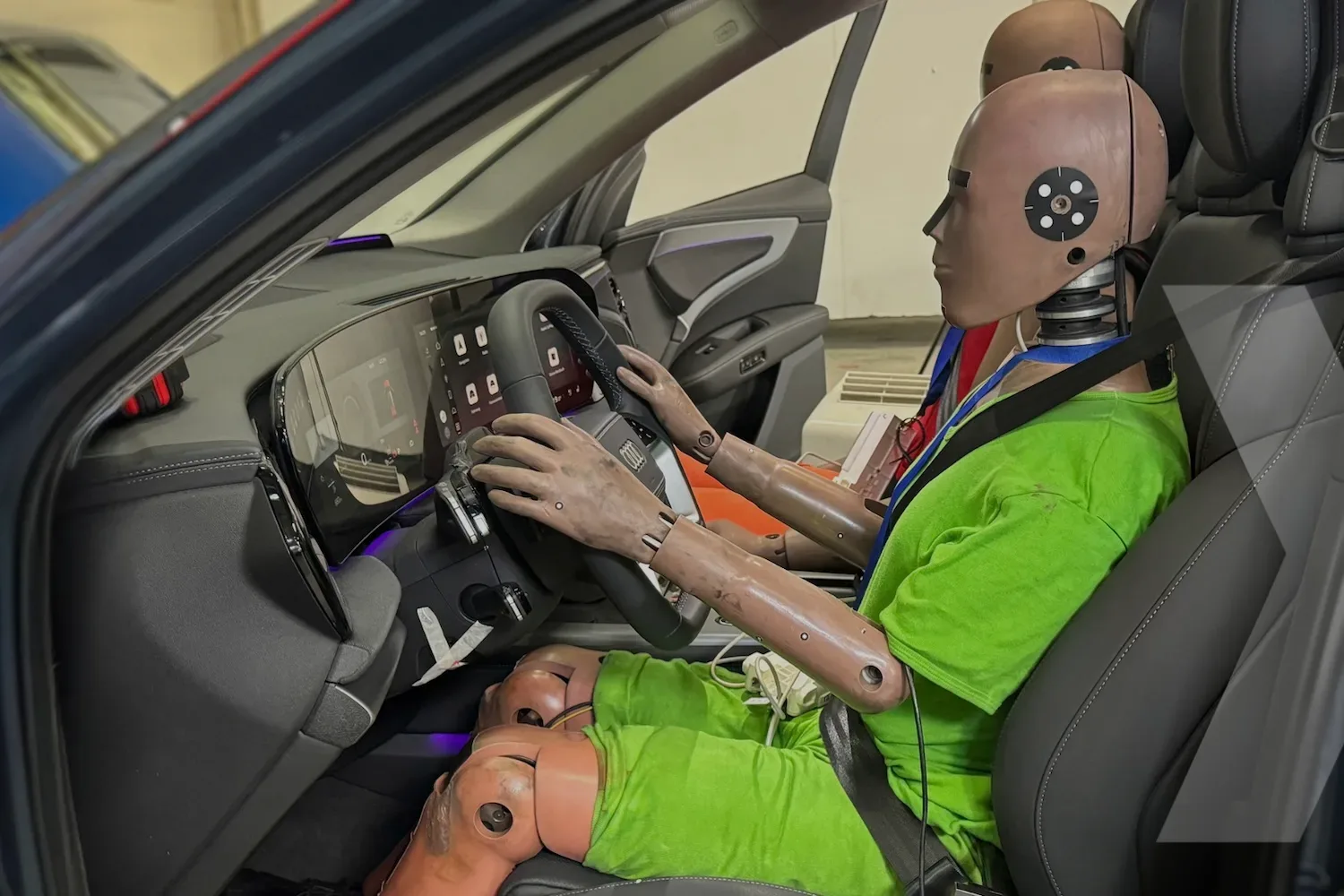 Euro NCAP udaril po mizi: Brez pravih gumbov ne bo več najvišjih varnostnih ocen