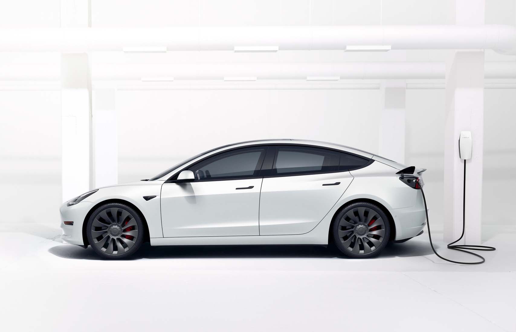 Evropa: Tesla Model 3 se je prebil med 20 najbolj prodajanih avtomobilov leta 2021