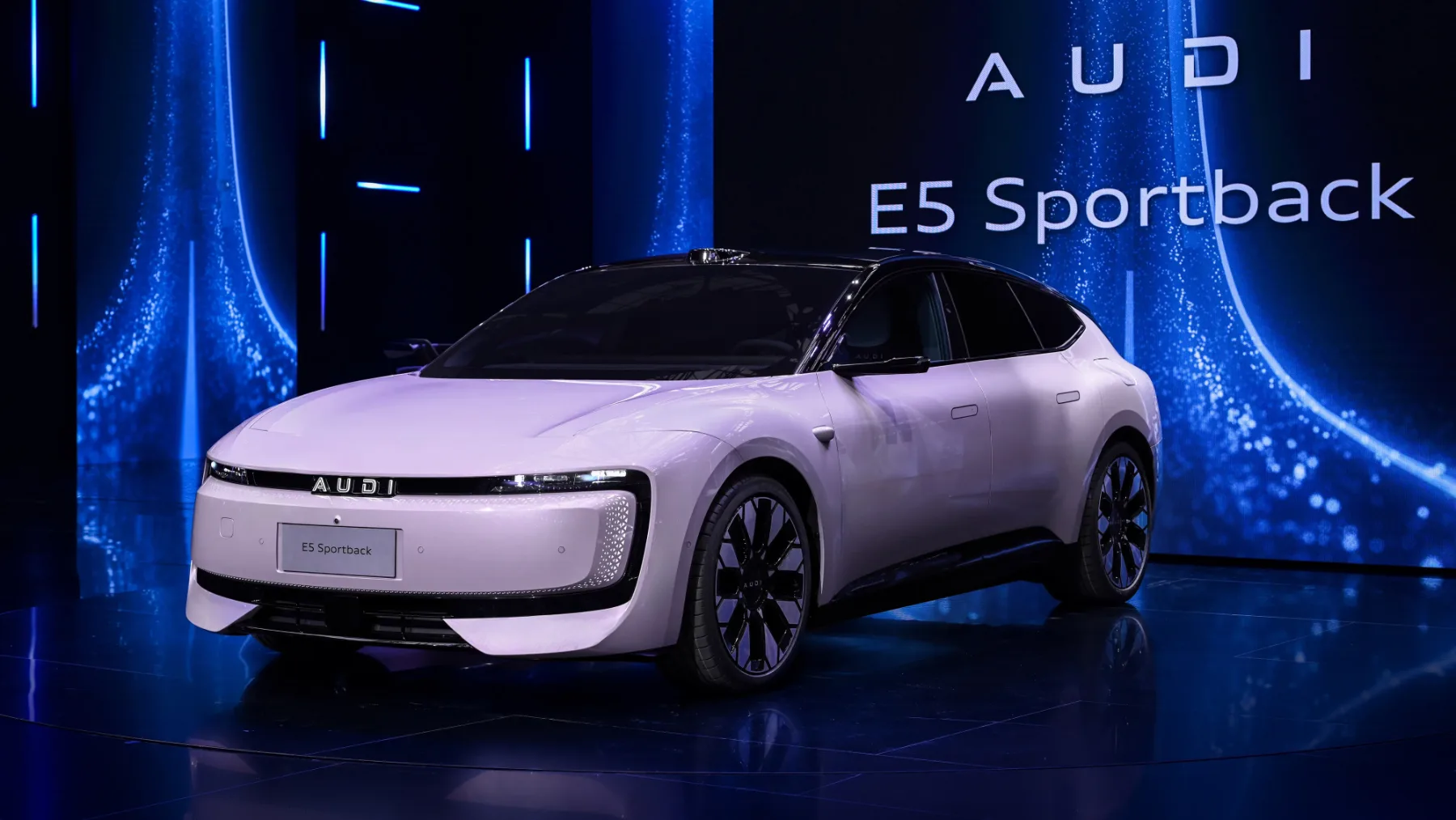 Evropa v šoku! Auto Shanghai 2025: Ko Kitajska prevzame volan (in mi evropejci sedimo na zadnjih sedežih)