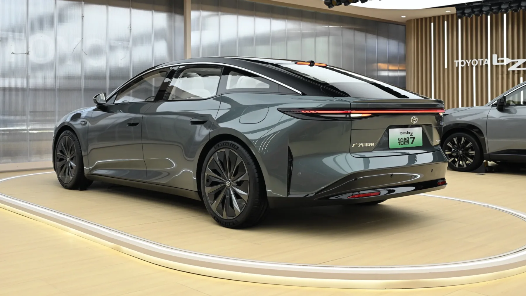 Evropa v šoku! Auto Shanghai 2025: Ko Kitajska prevzame volan (in mi evropejci sedimo na zadnjih sedežih)