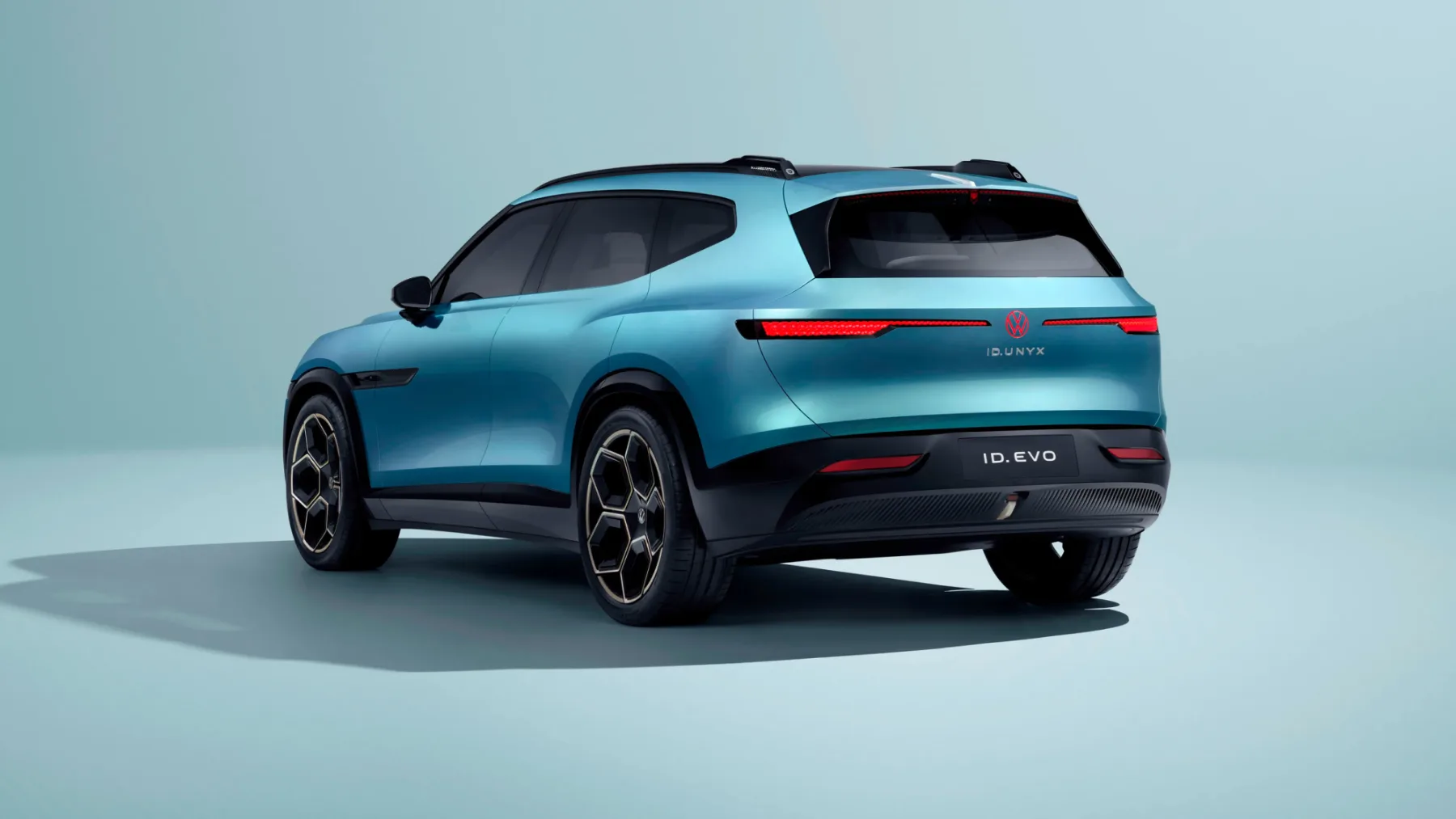 Evropa v šoku! Auto Shanghai 2025: Ko Kitajska prevzame volan (in mi evropejci sedimo na zadnjih sedežih)