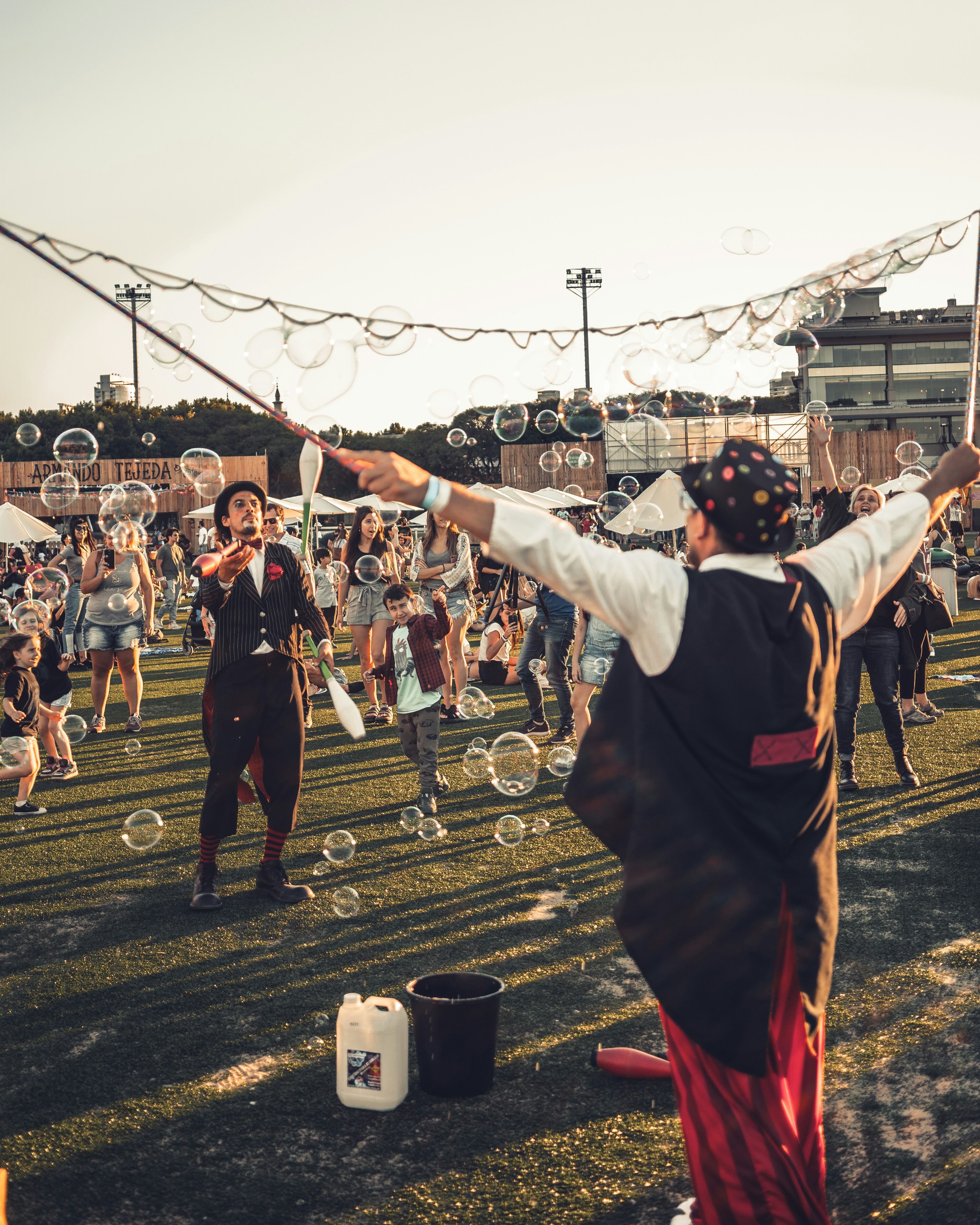 Evropski festivali, ki jih morate obiskati to poletje (2024): Pripravite se na nepozabno zabavo!