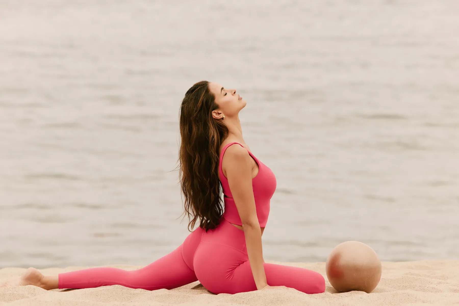Fabletics, najljubša športna znamka Khloé Kardashian, je končno prispela v Slovenijo