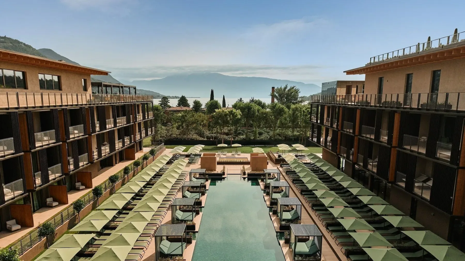 Falkensteiner Resort Lake Garda: Dizajnerska oaza v zalivu Salò, kjer se italijanska eleganca spogleduje z Monte Baldom