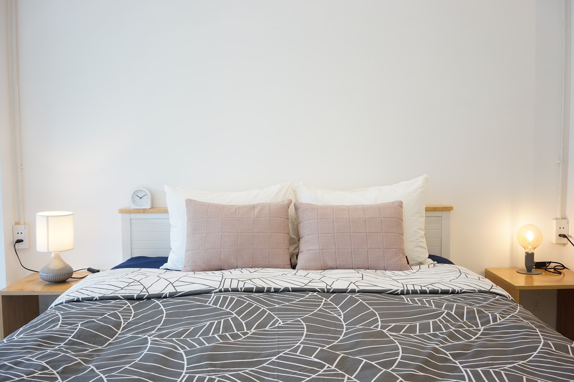 Feng shui: kako urediti spalnico, da boste vanjo pritegnili ljubezen?
