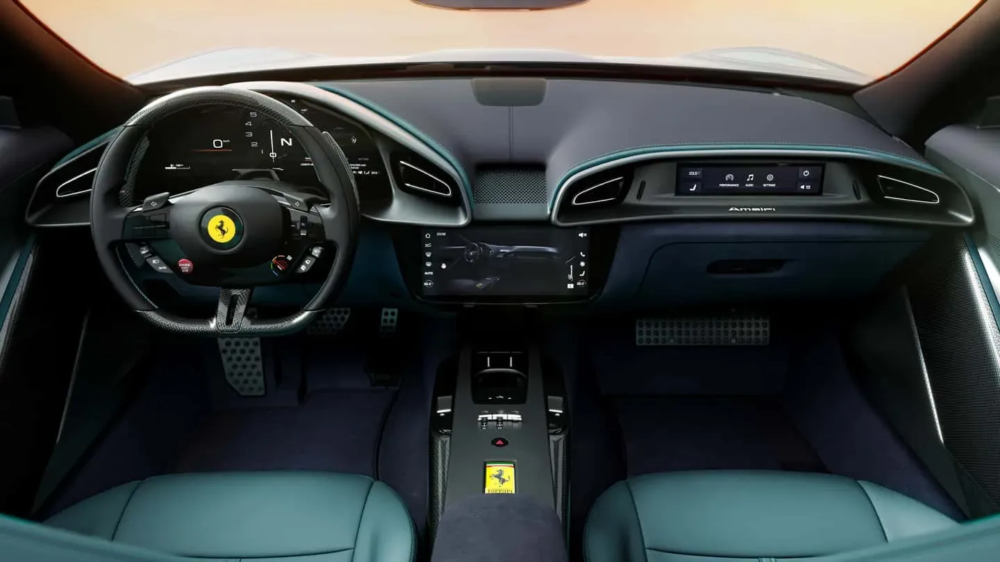 Ferrari Amalfi 2026 – 640 konjev čiste elegance, ki kliče po italijanskih cestah