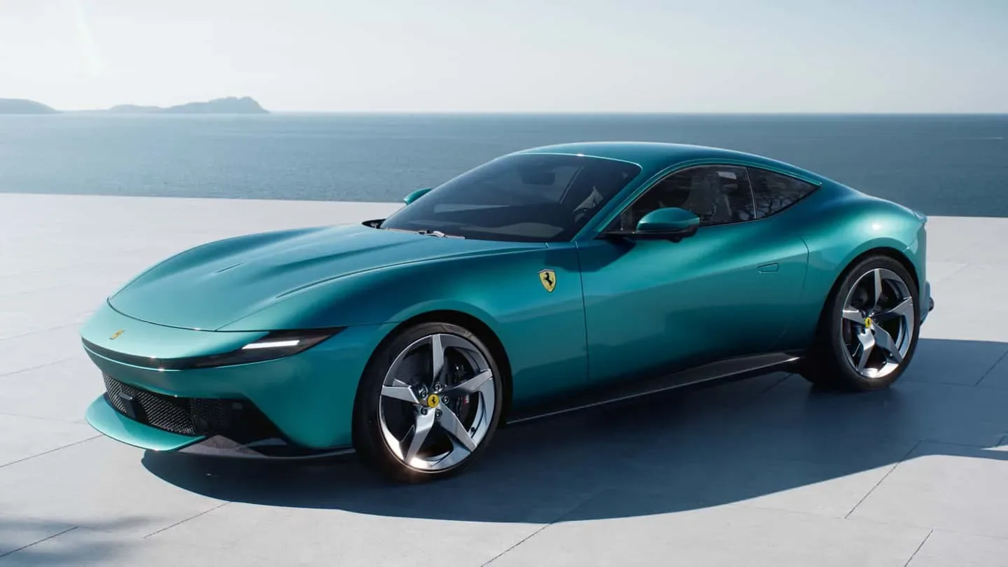 Ferrari Amalfi 2026 – 640 konjev čiste elegance, ki kliče po italijanskih cestah