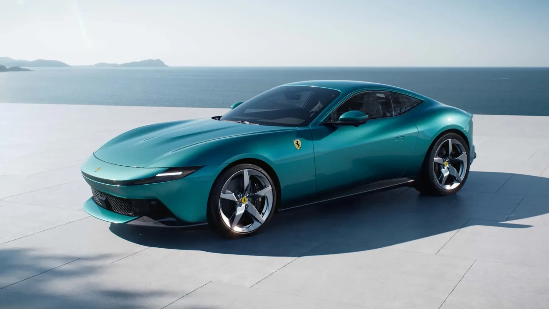 Ferrari Amalfi 2026 – 640 konjev čiste elegance, ki kliče po italijanskih cestah