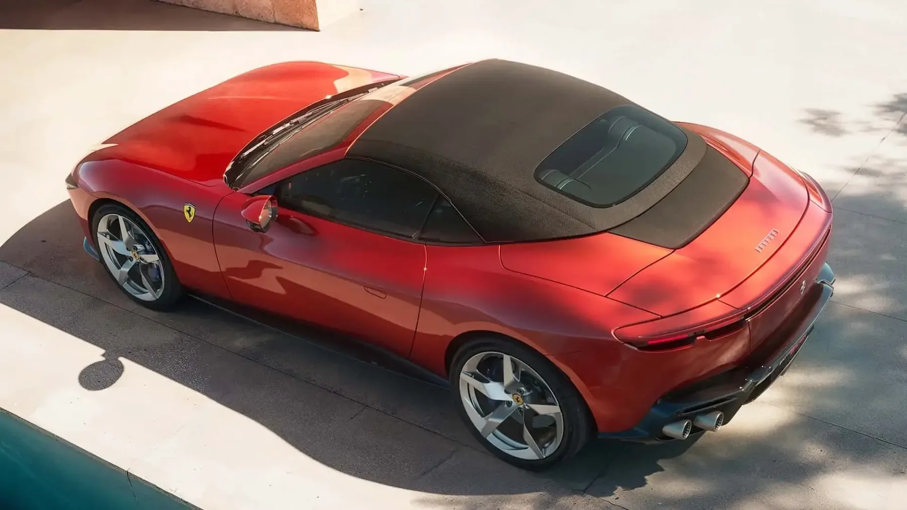 Ferrari Amalfi Spider: Ko popolnemu avtomobilu odrežejo streho in dodajo 631 konjev čiste poezije