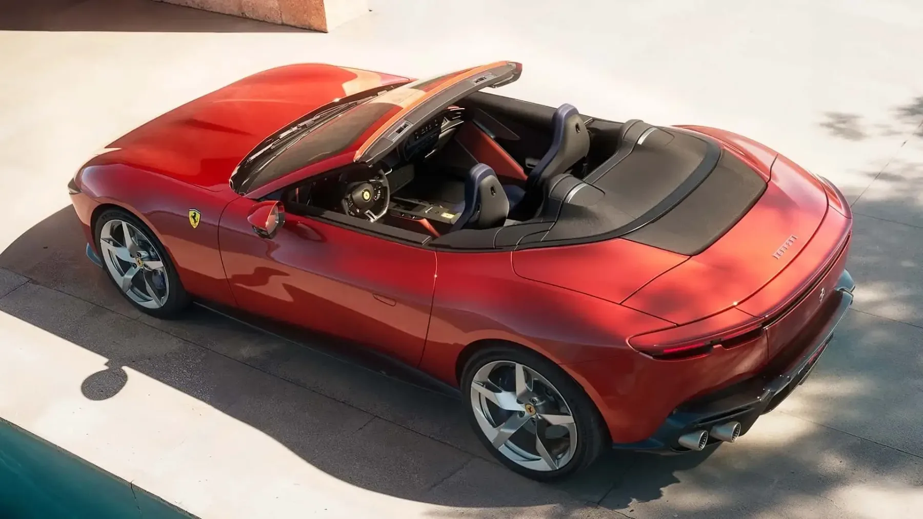 Ferrari Amalfi Spider: Ko popolnemu avtomobilu odrežejo streho in dodajo 631 konjev čiste poezije