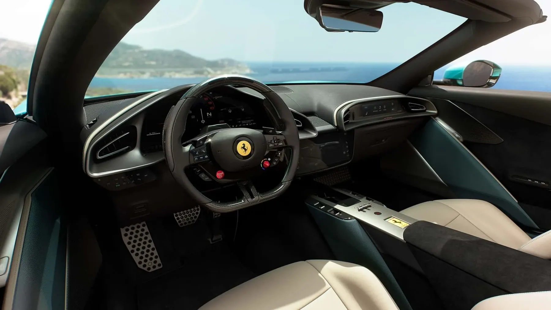 Ferrari Amalfi Spider: Ko popolnemu avtomobilu odrežejo streho in dodajo 631 konjev čiste poezije