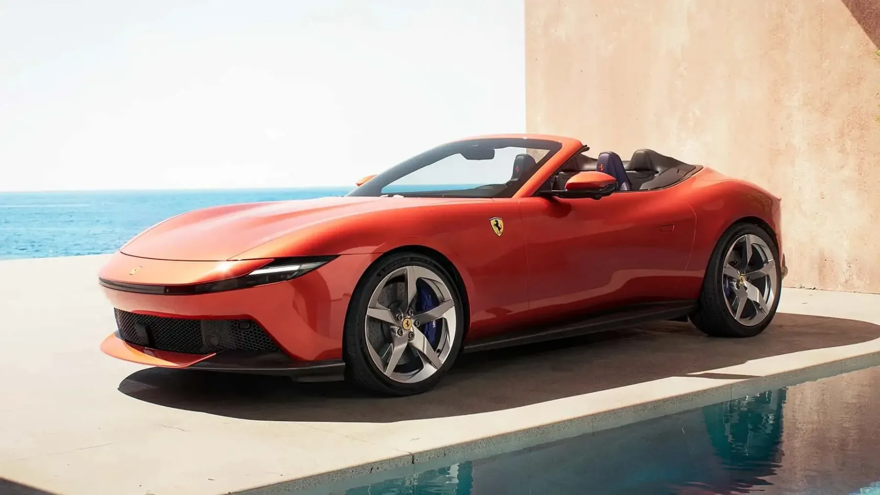 Ferrari Amalfi Spider: Ko popolnemu avtomobilu odrežejo streho in dodajo 631 konjev čiste poezije