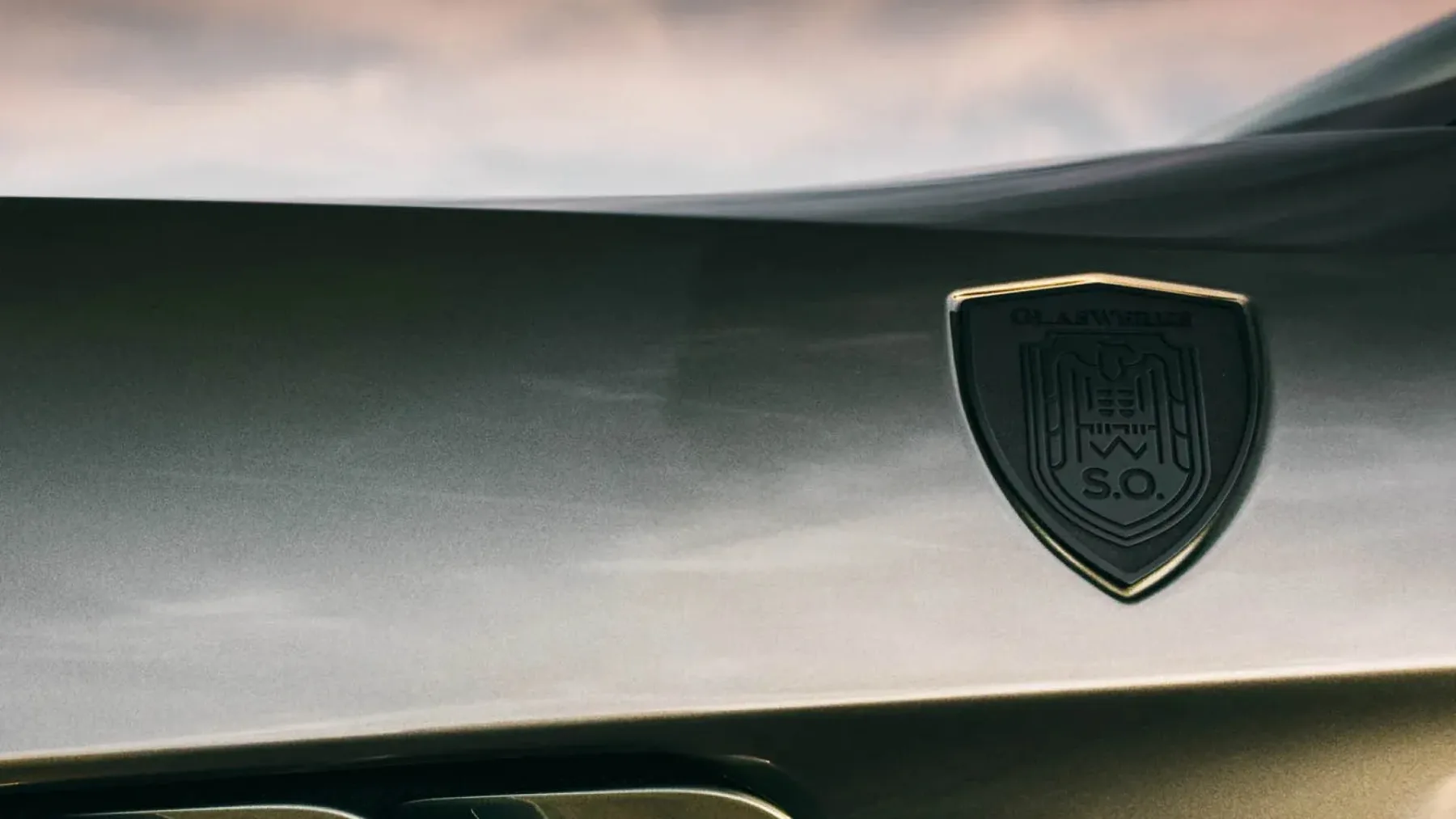 Ferrari GTC4Lusso postane terenska zver: GlasWerks Elevato 2025 prinaša V12 moč na makadam
