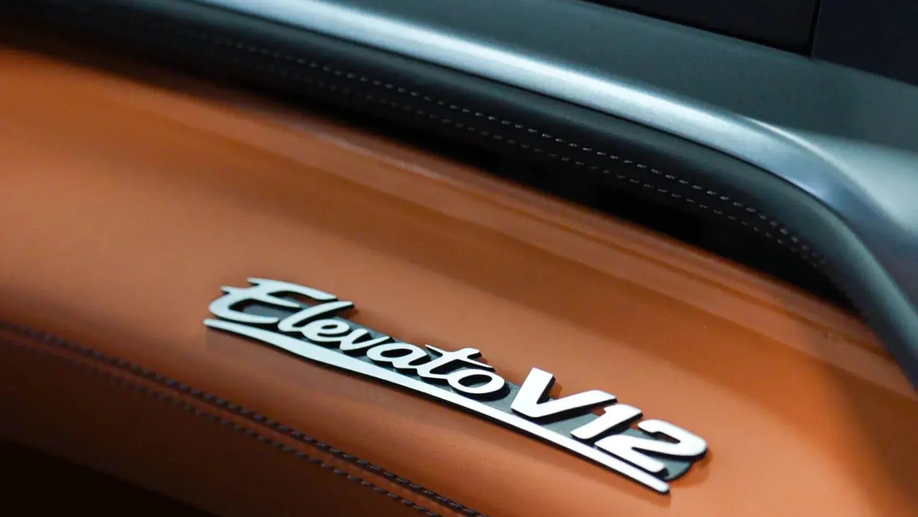 Ferrari GTC4Lusso postane terenska zver: GlasWerks Elevato 2025 prinaša V12 moč na makadam